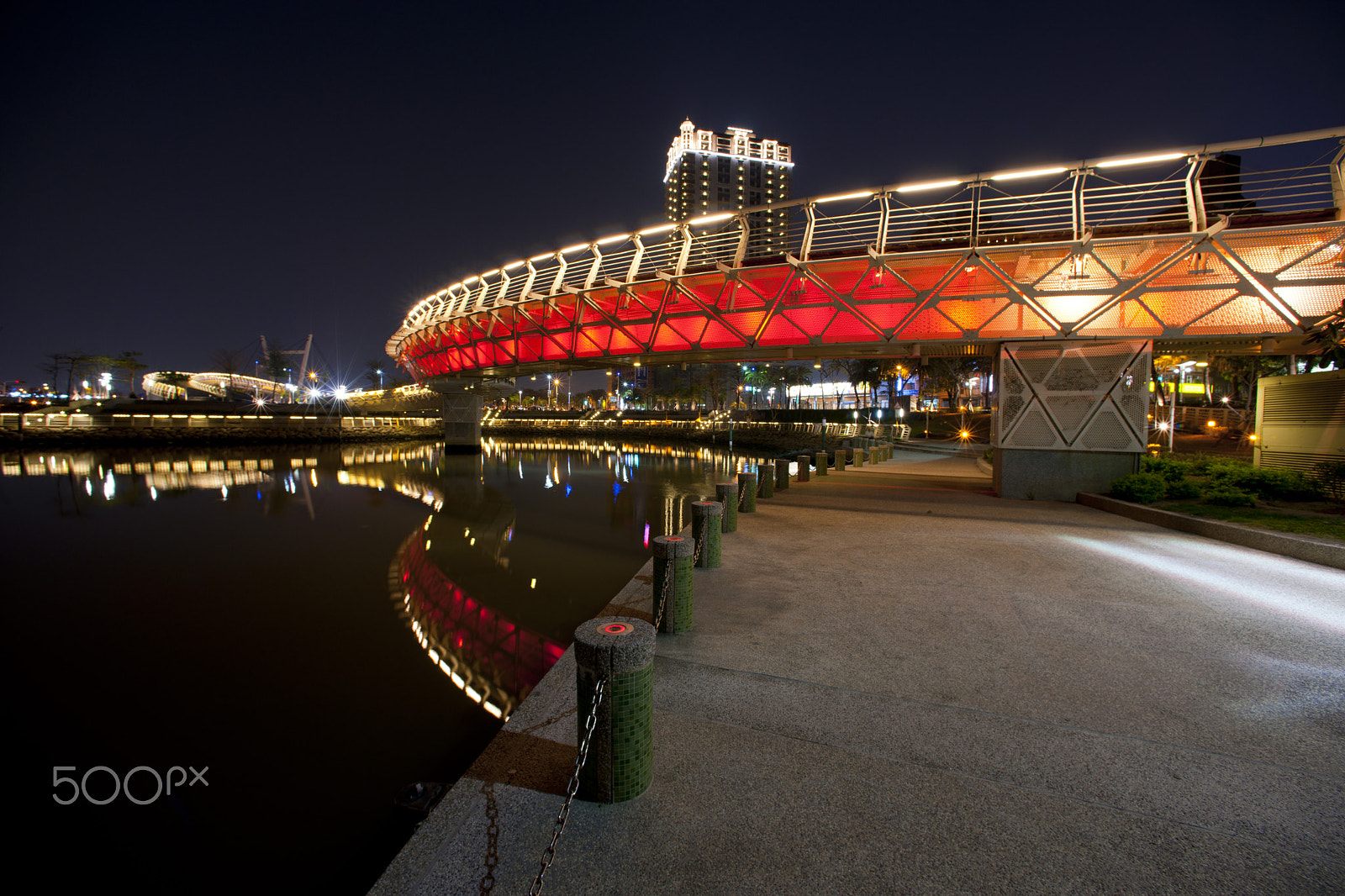 Nikon D3X + Nikon AF Nikkor 14mm F2.8D ED sample photo. 藍,河川,天空,晴,城市 photography