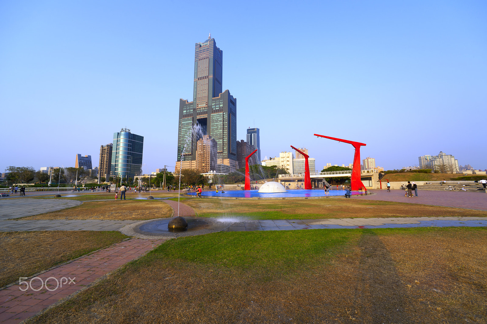 Nikon D3X + Nikon AF Nikkor 14mm F2.8D ED sample photo. 噴水池,噴泉,天空,晴 photography