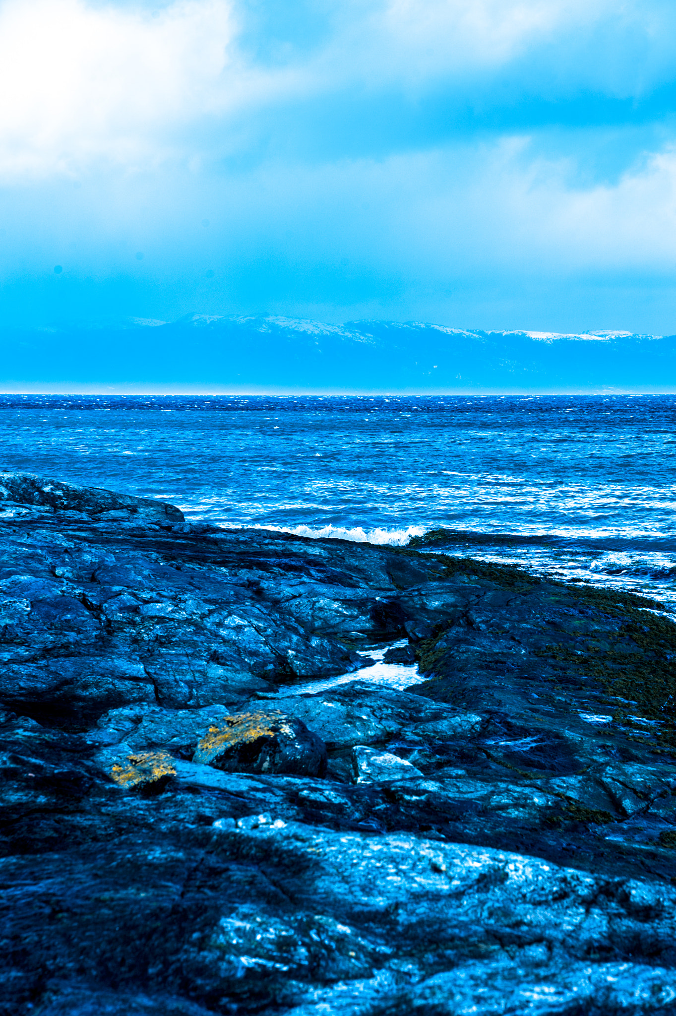 Nikon AF-S Nikkor 24-120mm F4G ED VR sample photo. Rocky beach photography