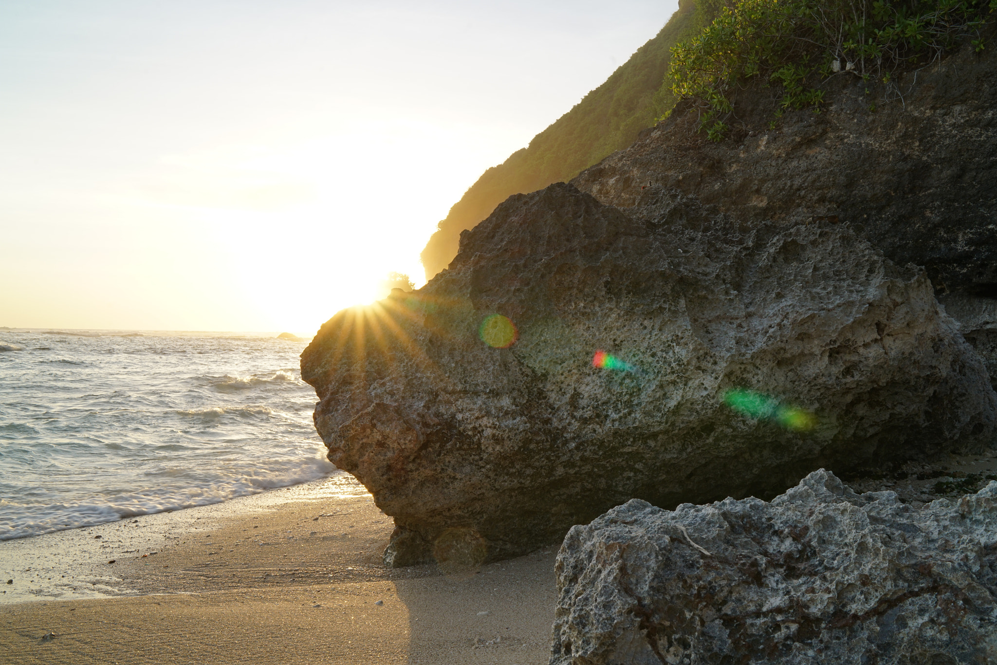 Sony a7R II + Sony Distagon T* FE 35mm F1.4 ZA sample photo. Prime sunset time in bali photography