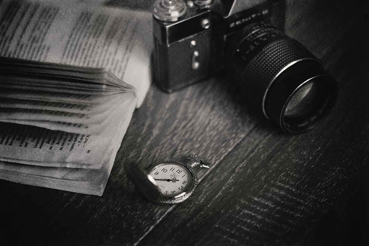 Canon EOS 600D (Rebel EOS T3i / EOS Kiss X5) + Canon EF 50mm F1.4 USM sample photo. The book, watch, zenit... photography