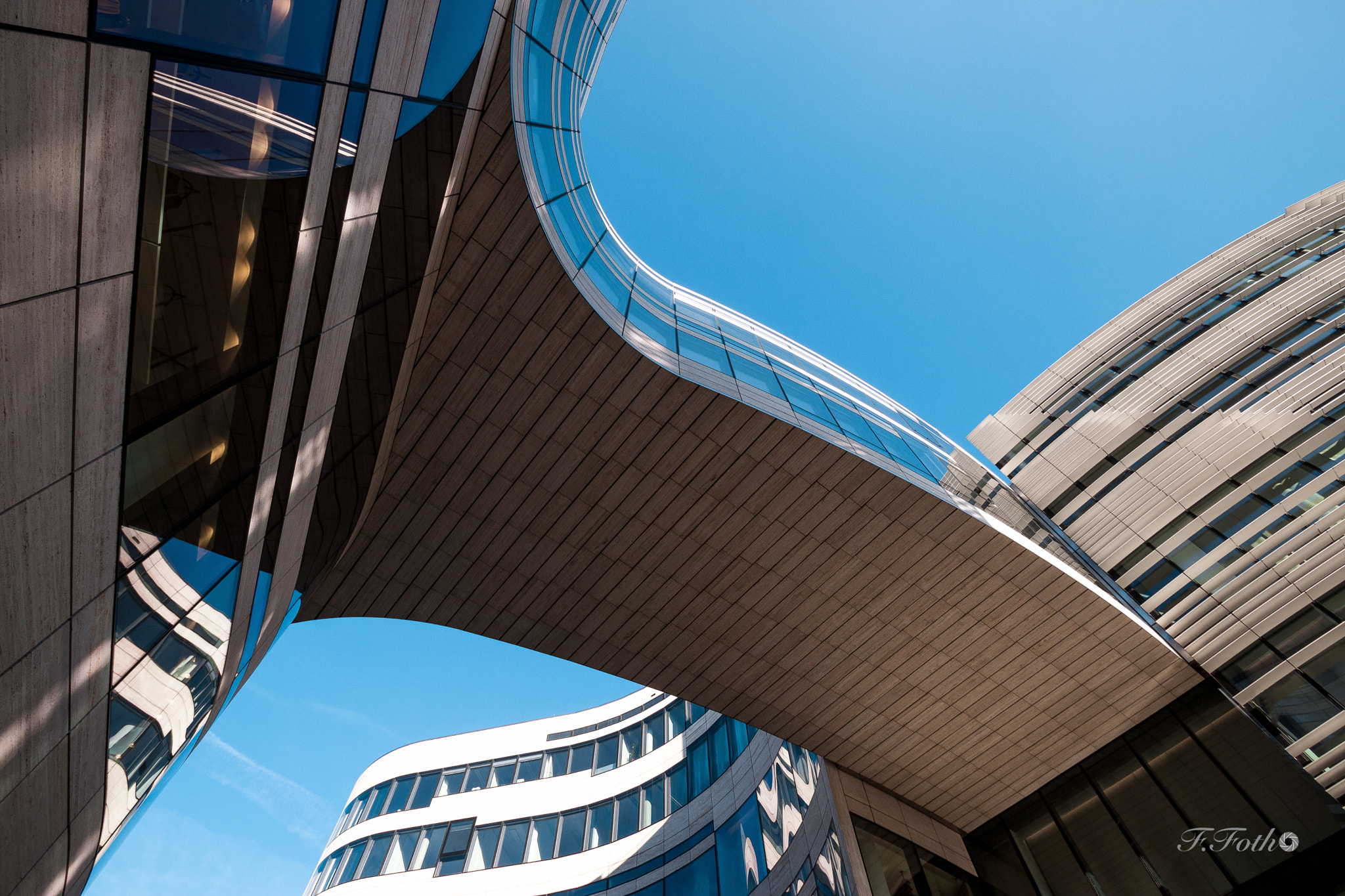 Sigma 10-20mm F3.5 EX DC HSM sample photo. Düsseldorf architektur - kö-bogen photography