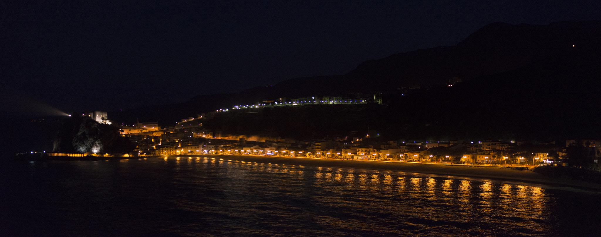 Nikon D800 + Nikon AF-S Nikkor 50mm F1.8G sample photo. Scilla nighttime seascape photography