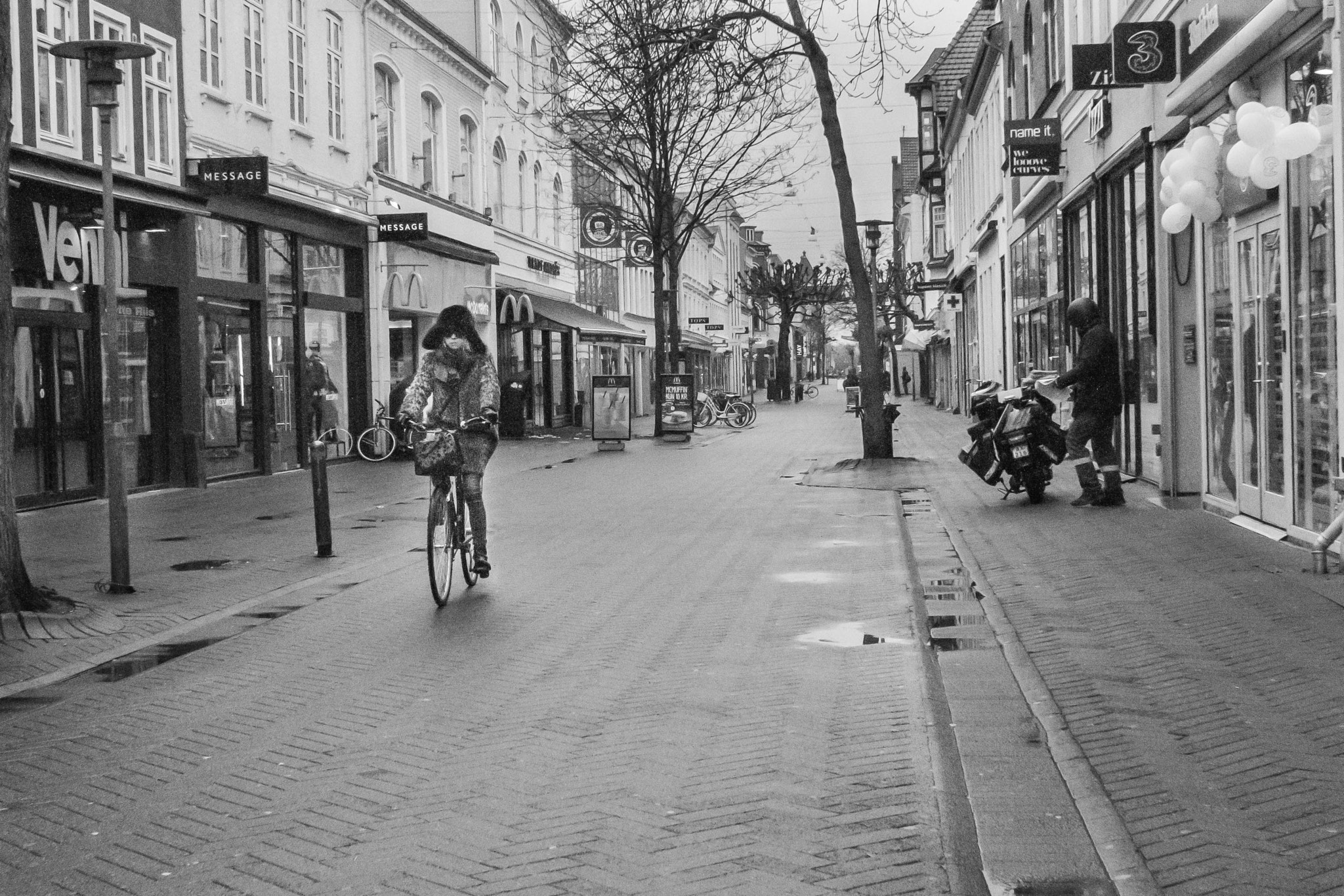 Canon EF-S 10-22mm F3.5-4.5 USM sample photo. Denmark on bike photography