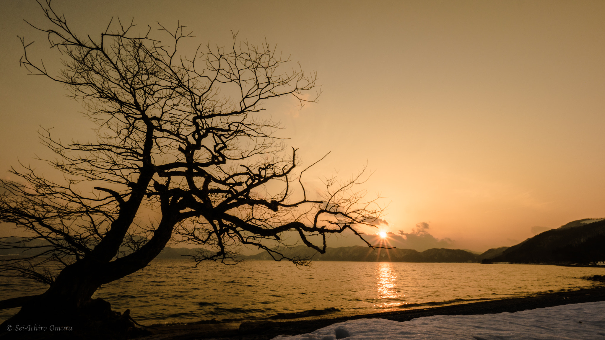 Panasonic Lumix DMC-GH4 + Olympus M.Zuiko Digital ED 7-14mm F2.8 PRO sample photo. Lakeside sunset photography