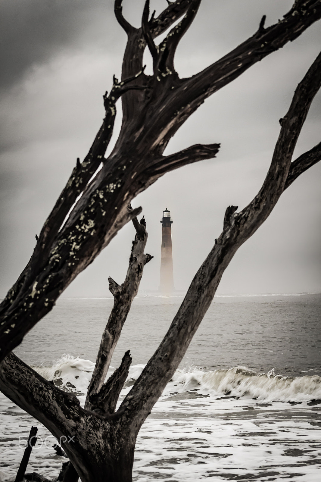 Canon EOS 100D (EOS Rebel SL1 / EOS Kiss X7) + EF75-300mm f/4-5.6 sample photo. Fog and the lighthouse photography