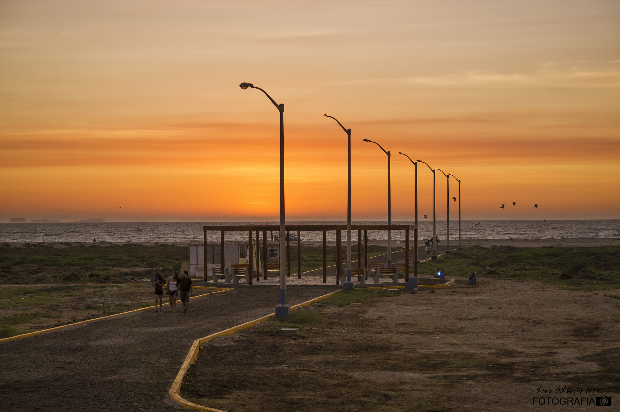 Sony DT 55-300mm F4.5-5.6 SAM sample photo. Atardecer en malecón miranda photography