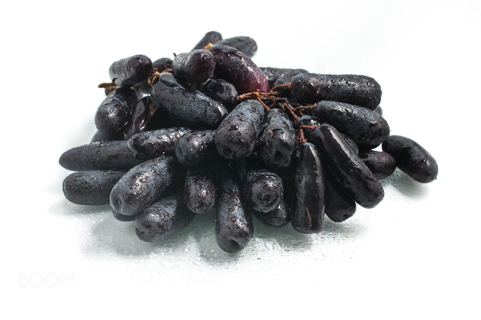 Canon EOS 700D (EOS Rebel T5i / EOS Kiss X7i) + Sigma 50mm f/2.8 EX sample photo. Midnight long black grapes photography