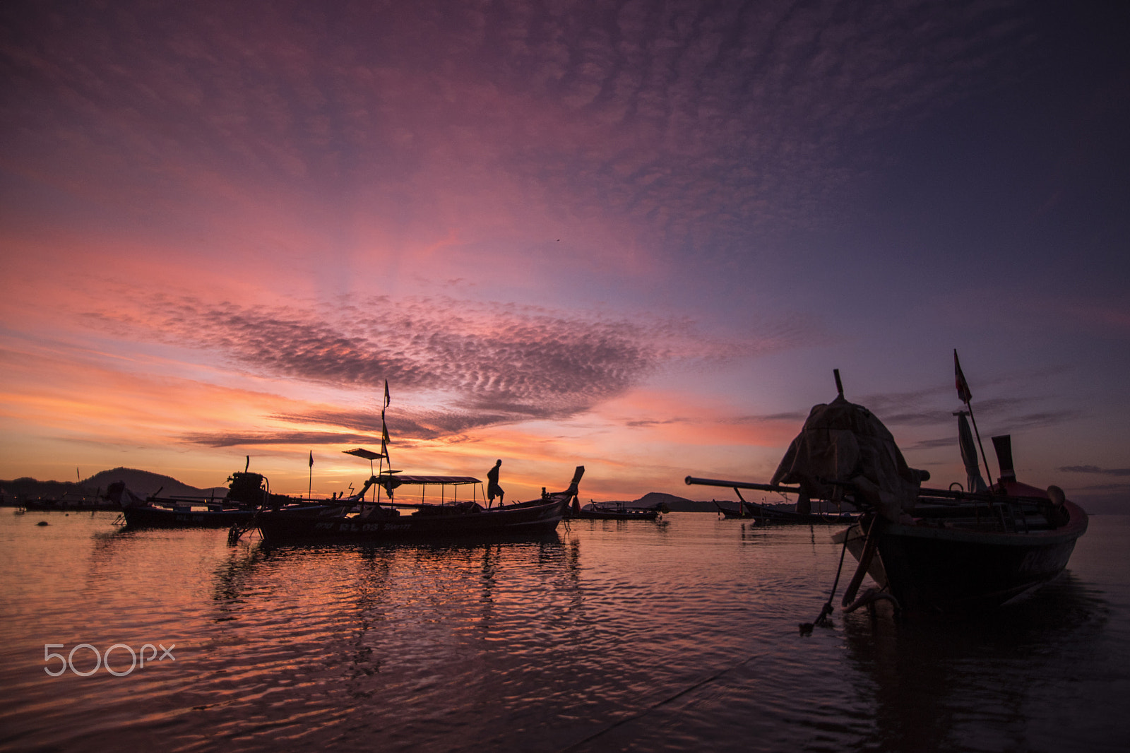 Nikon D750 + Tokina AT-X Pro 11-16mm F2.8 DX II sample photo. Silhouette of many boat and man on sea of thailand in sunrise photography