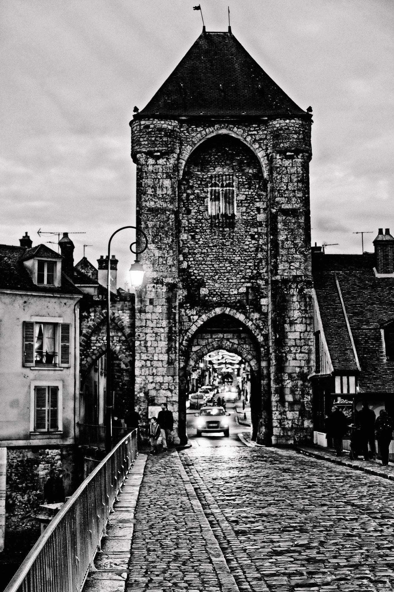 Fujifilm X-E2 + Fujifilm XF 18-55mm F2.8-4 R LM OIS sample photo. Porte de bourgogne photography