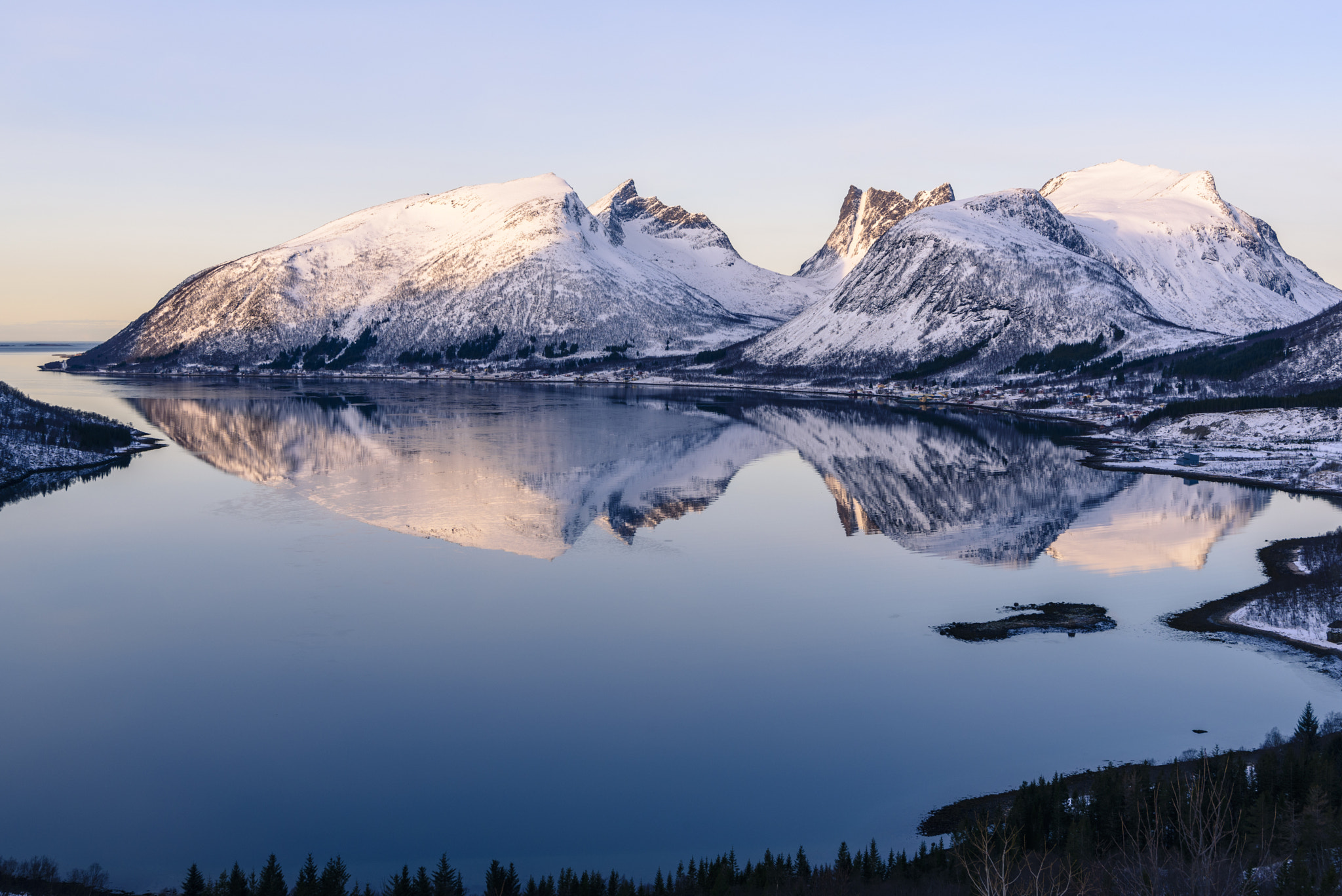 Nikon AF-S Nikkor 24-70mm F2.8E ED VR sample photo. Bergsbotn photography