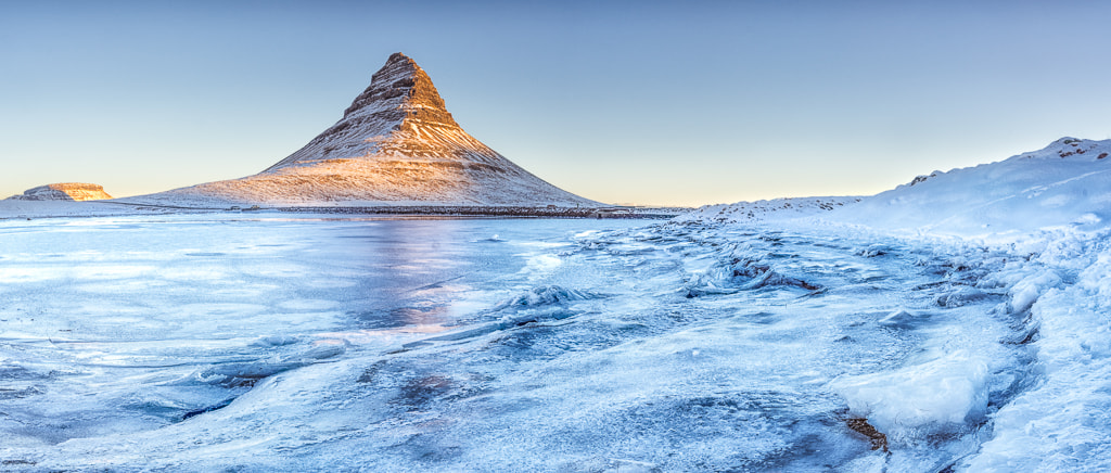 Sony a7 + Sony Vario-Tessar T* FE 16-35mm F4 ZA OSS sample photo. Frozen mountain photography