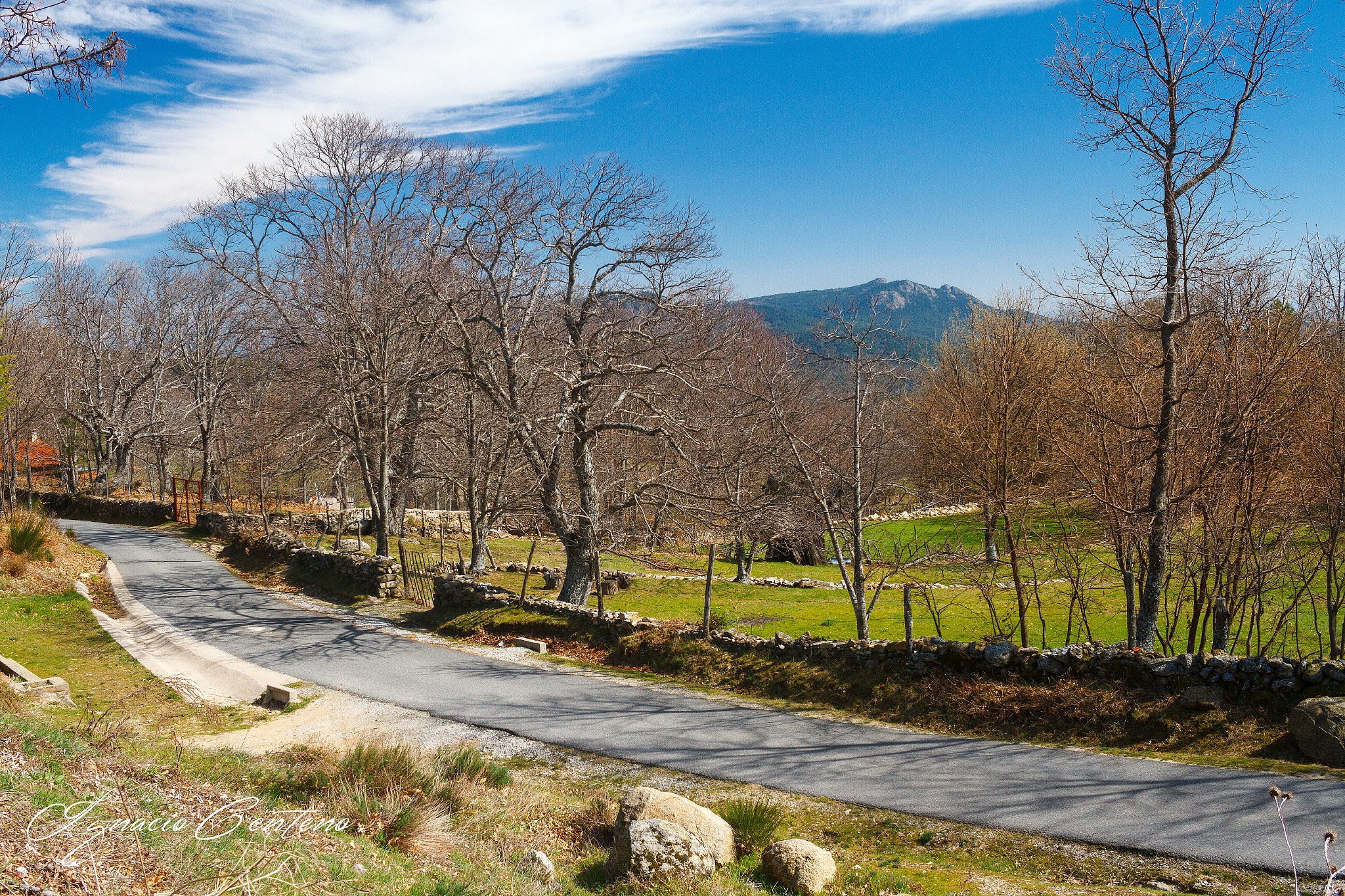 Canon EF-S 24mm F2.8 STM sample photo. Sombras impresas photography