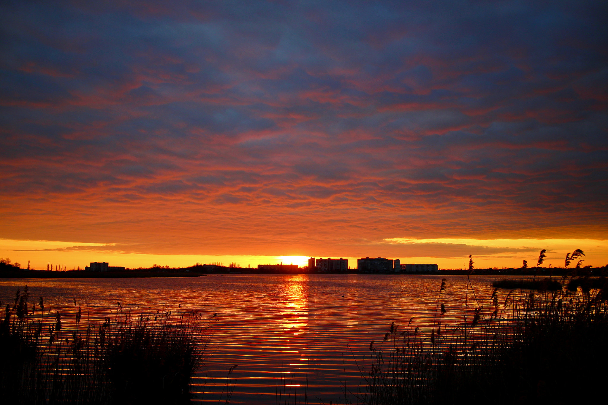 Canon EF-M 22mm F2 STM sample photo. Sunset over the lake photography