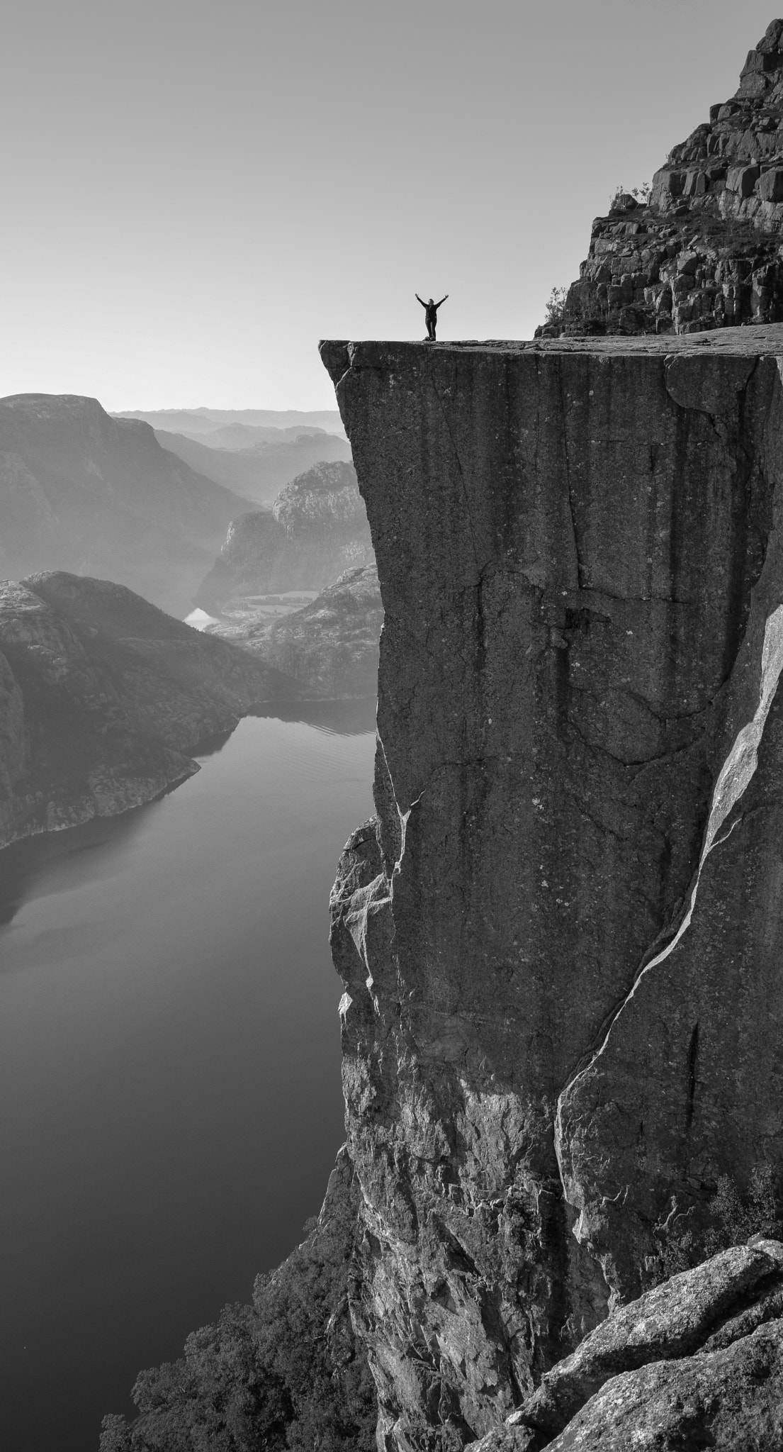 Sigma 10-20mm F4-5.6 EX DC HSM sample photo. Preikestolen photography