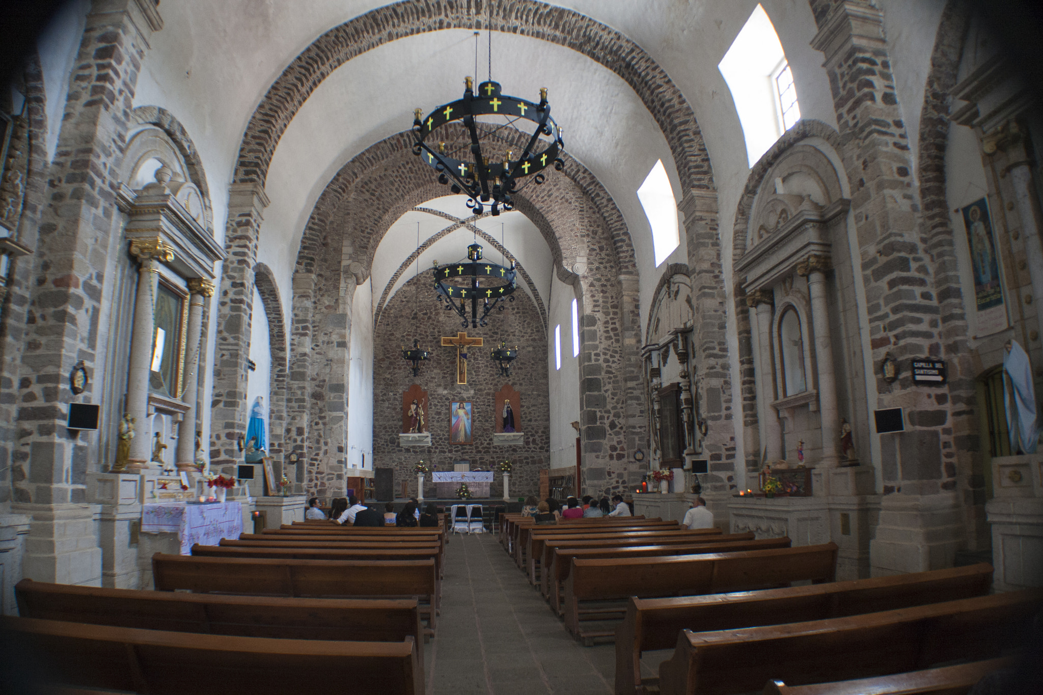 Canon EOS 400D (EOS Digital Rebel XTi / EOS Kiss Digital X) sample photo. Iglesia de piedra arenisca photography