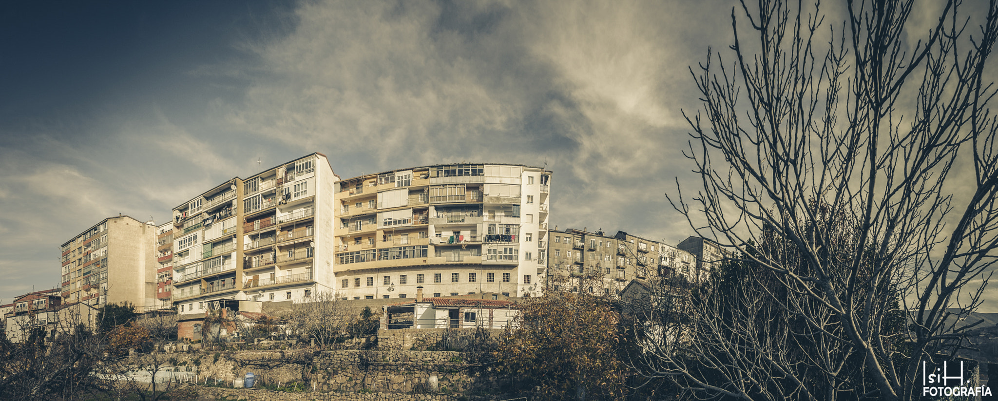 Nikon D700 + Nikon AF Nikkor 20mm F2.8D sample photo. Béjar desde la muralla photography