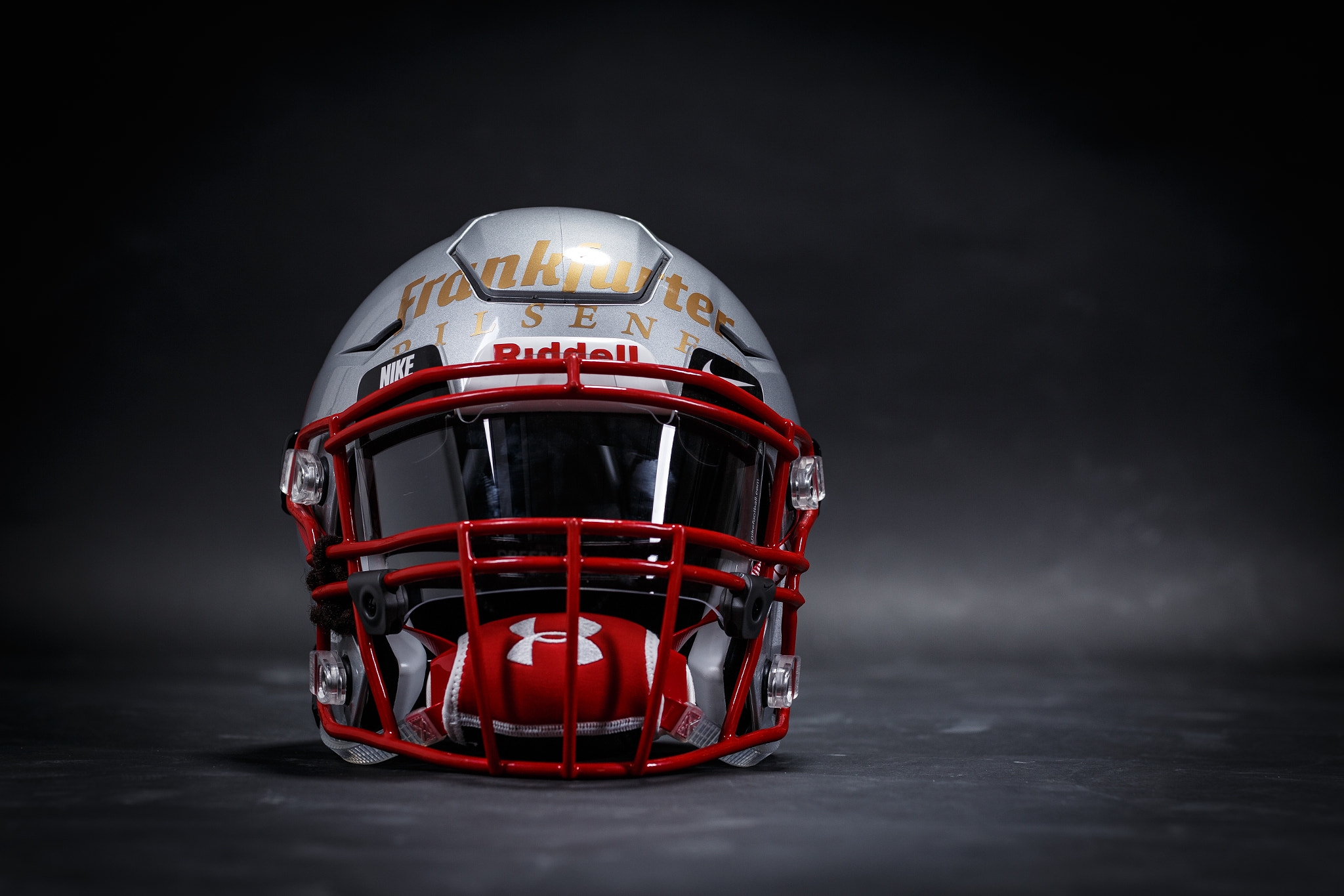 Canon EOS 6D + Canon EF 85mm F1.2L II USM sample photo. Helmet photography