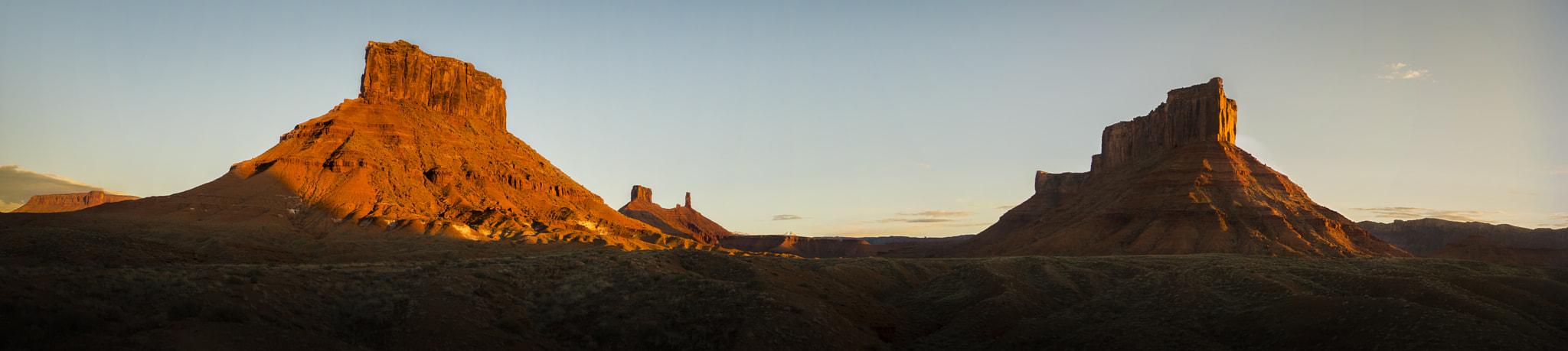 Sony a7S + Sony FE 24-240mm F3.5-6.3 OSS sample photo. Castle valley, utah photography