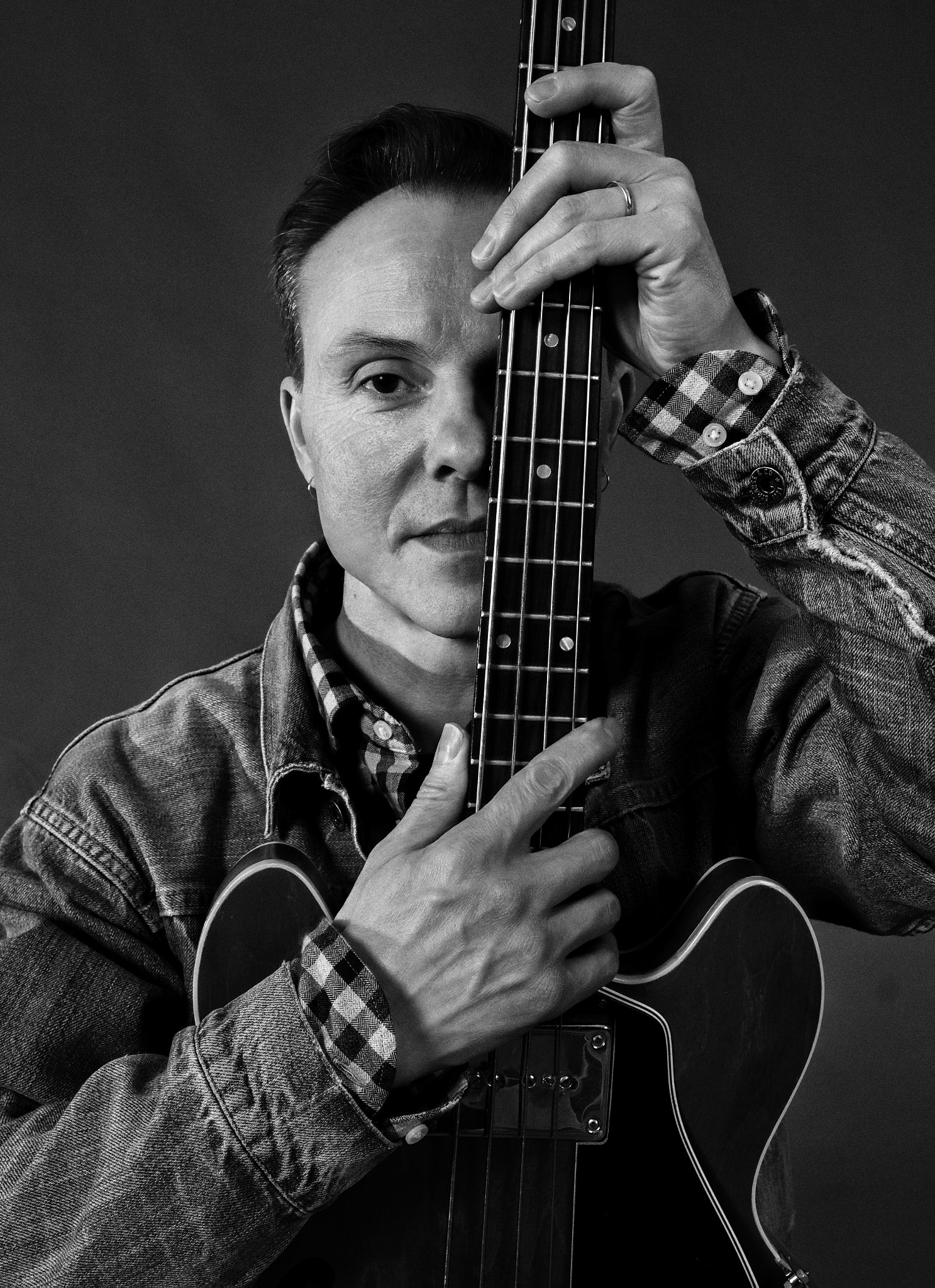 Tamron SP AF 17-50mm F2.8 XR Di II LD Aspherical (IF) sample photo. The bass player photography