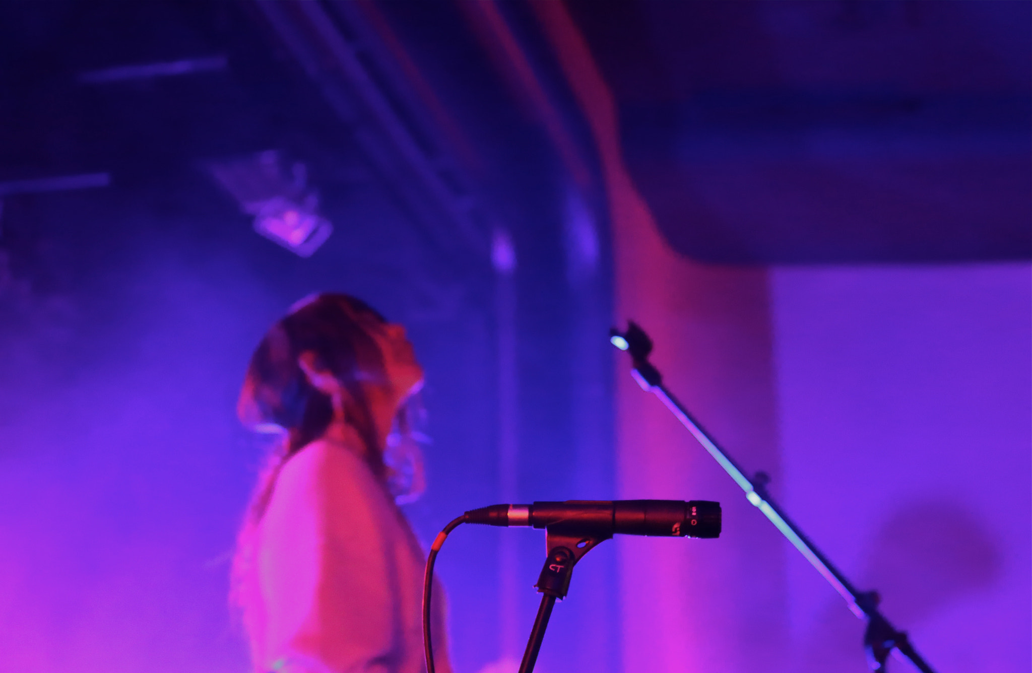 Canon EF 28-135mm F3.5-5.6 IS USM sample photo. Blonde redhead @ columbia theater photography