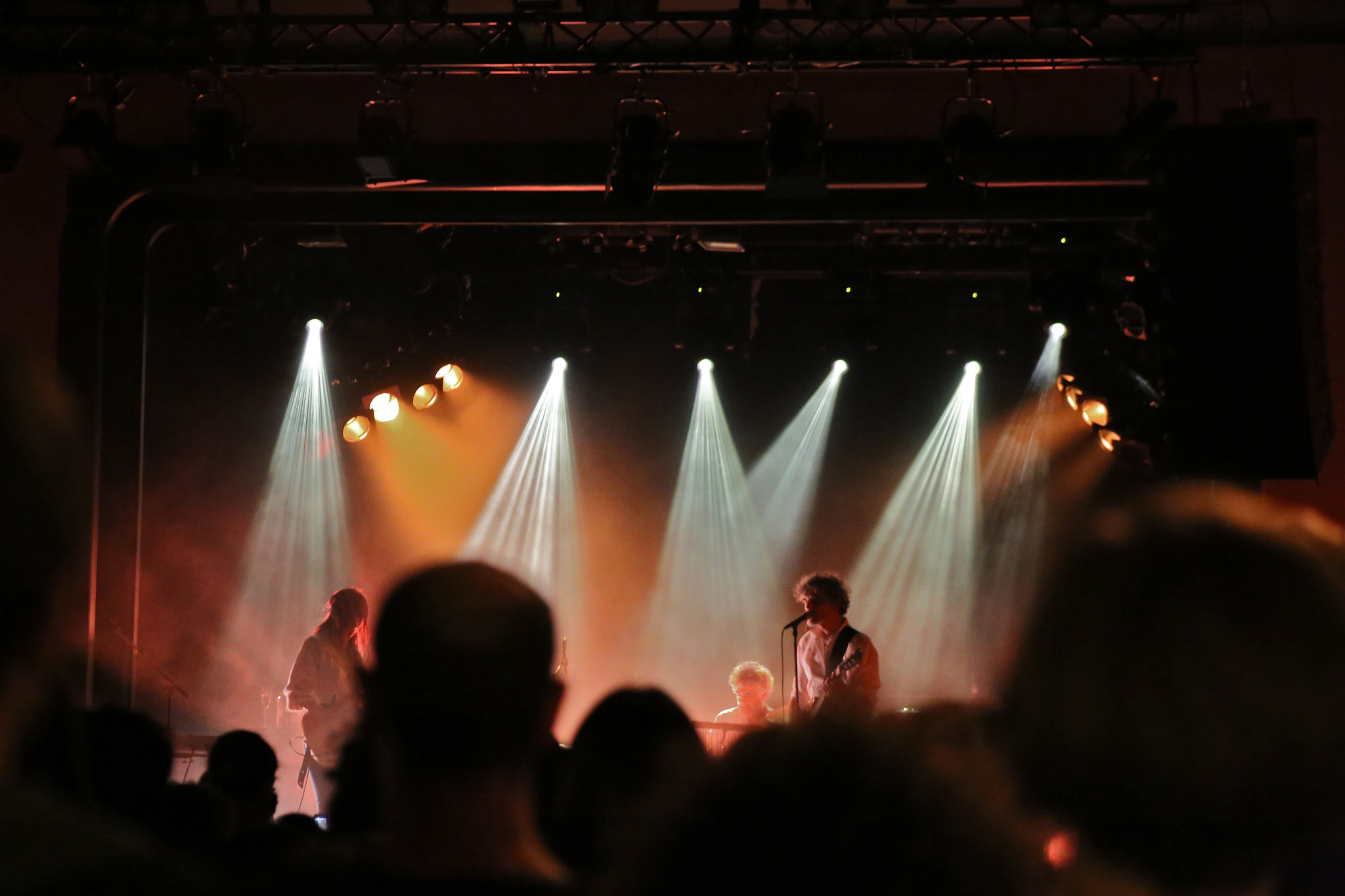 Canon EF 75-300mm f/4-5.6 USM sample photo. Blonde redhead @ columbia theater photography