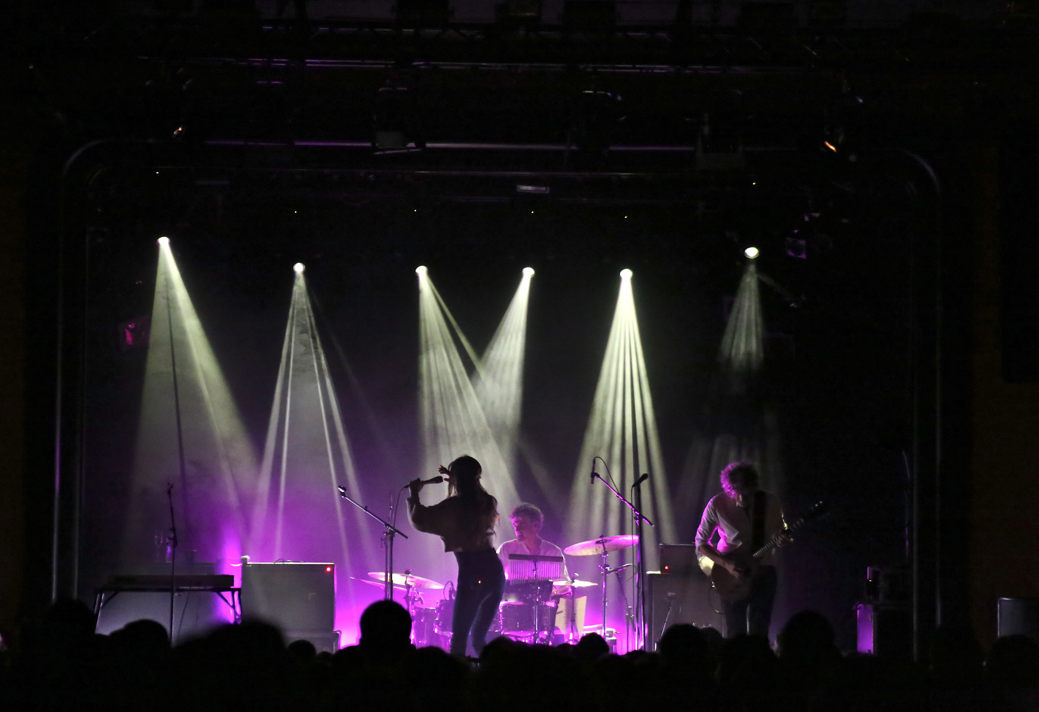 Canon EF 75-300mm f/4-5.6 USM sample photo. Blonde redhead @ columbia theater photography