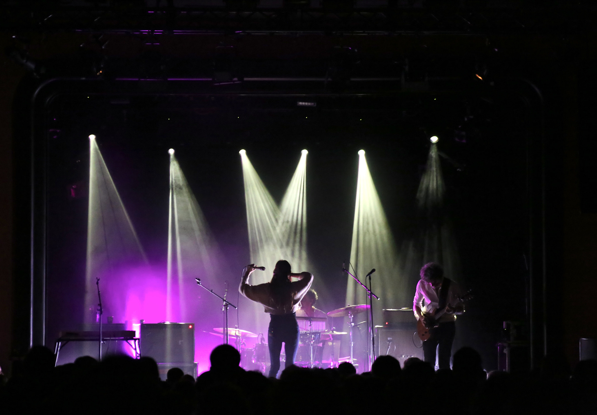 Canon EF 75-300mm f/4-5.6 USM sample photo. Blonde redhead @ columbia theater photography