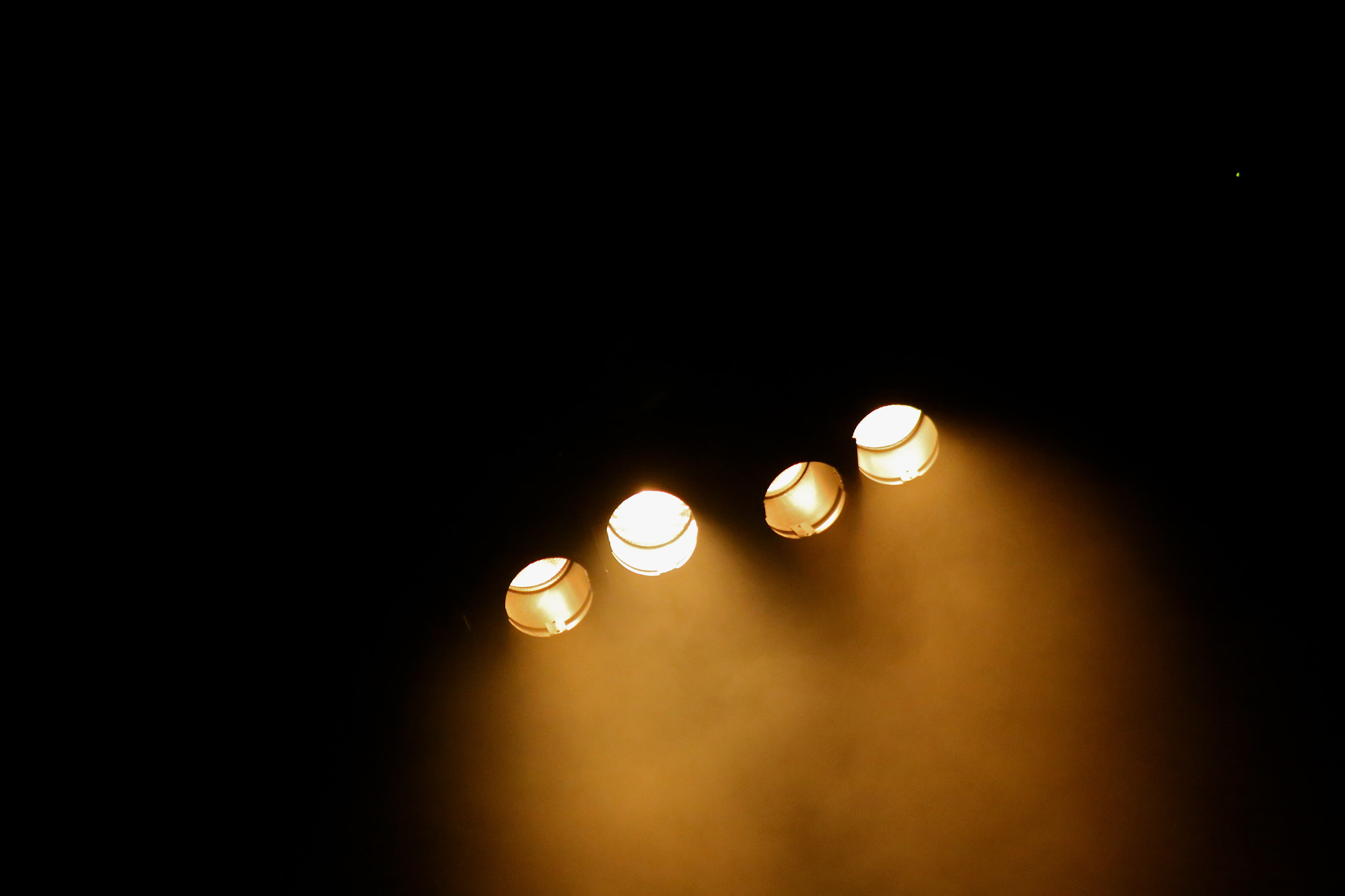 Canon EF 75-300mm f/4-5.6 USM sample photo. Blonde redhead @ columbia theater photography