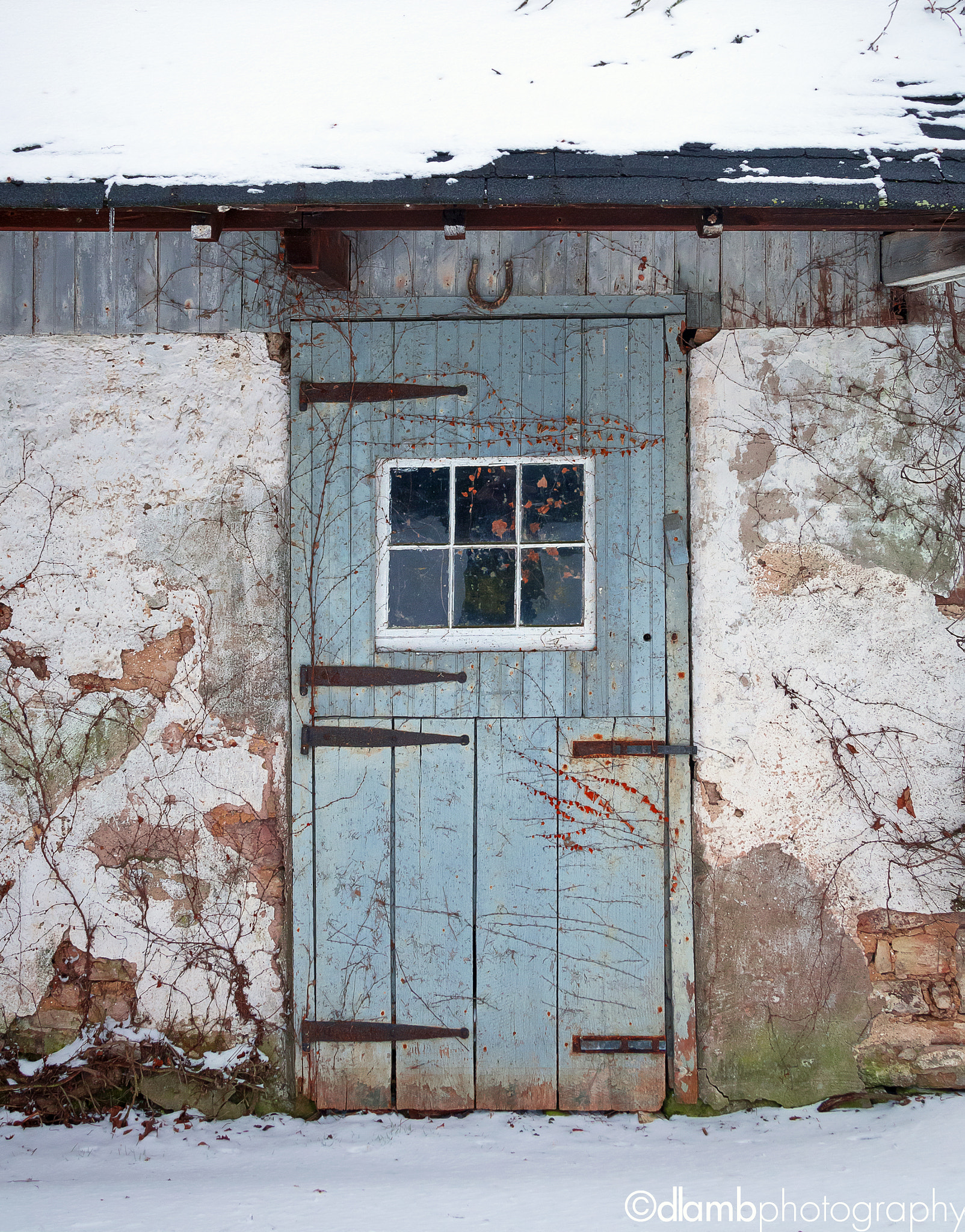 Sigma 18-250mm F3.5-6.3 DC OS HSM sample photo. Old horse stable door photography