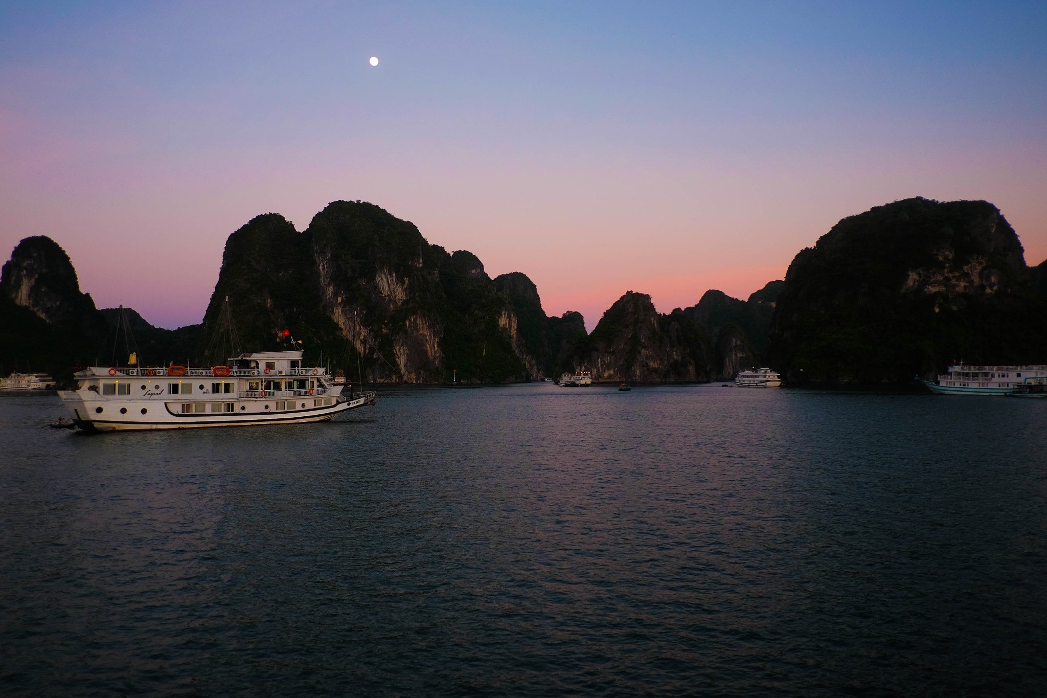 Fujifilm X-T1 sample photo. Hạ long bay vietnam dusk photography