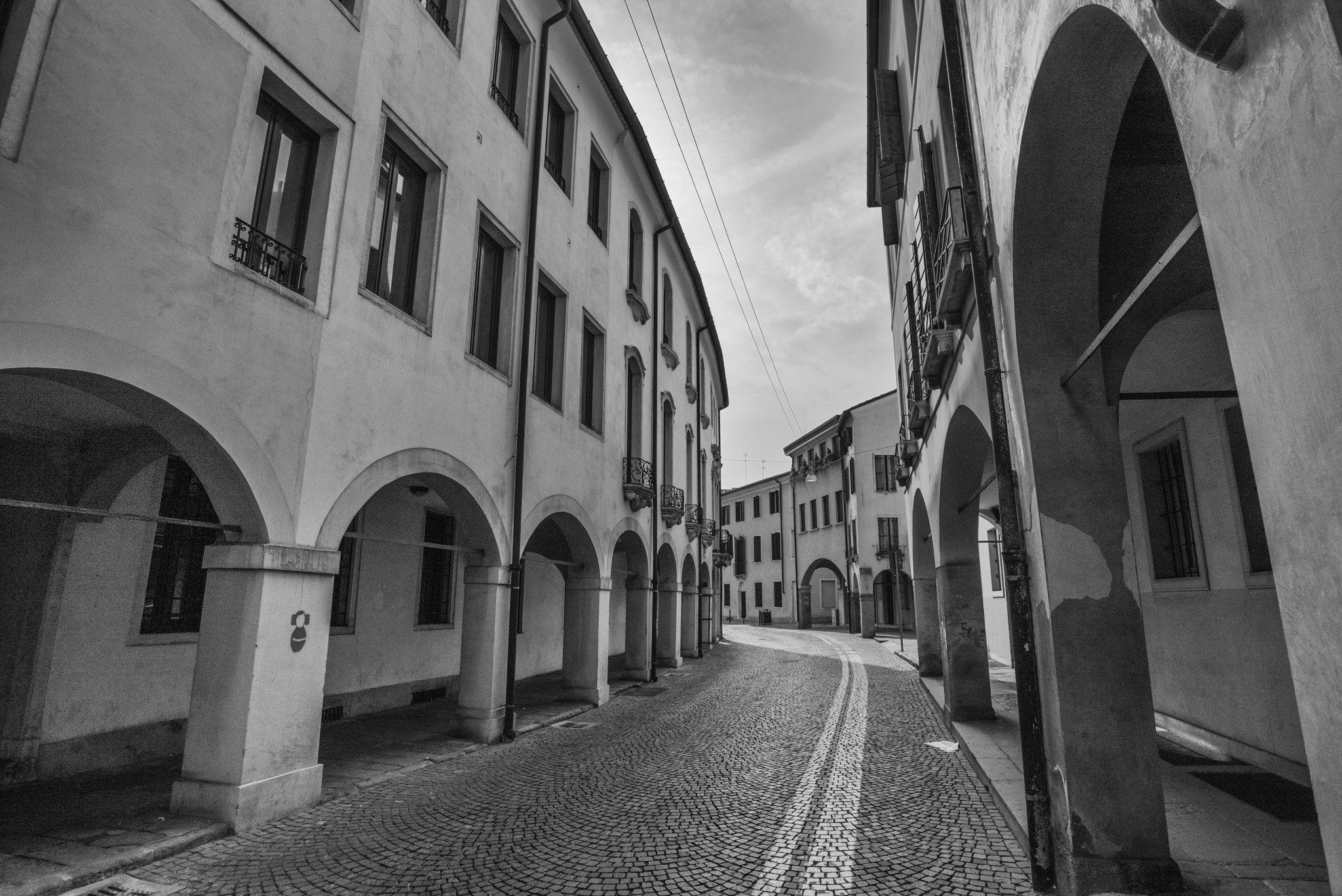 Nikon AF-S Nikkor 18-35mm F3.5-4.5G ED sample photo. Arches in padua photography