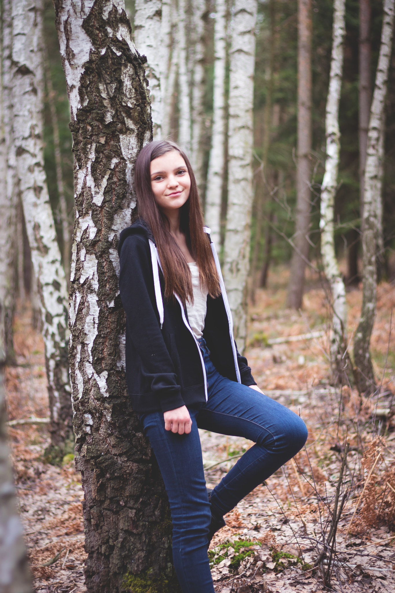 Canon EOS 1100D (EOS Rebel T3 / EOS Kiss X50) + Canon EF 50mm F1.8 STM sample photo. Young girl in the birch wood photography