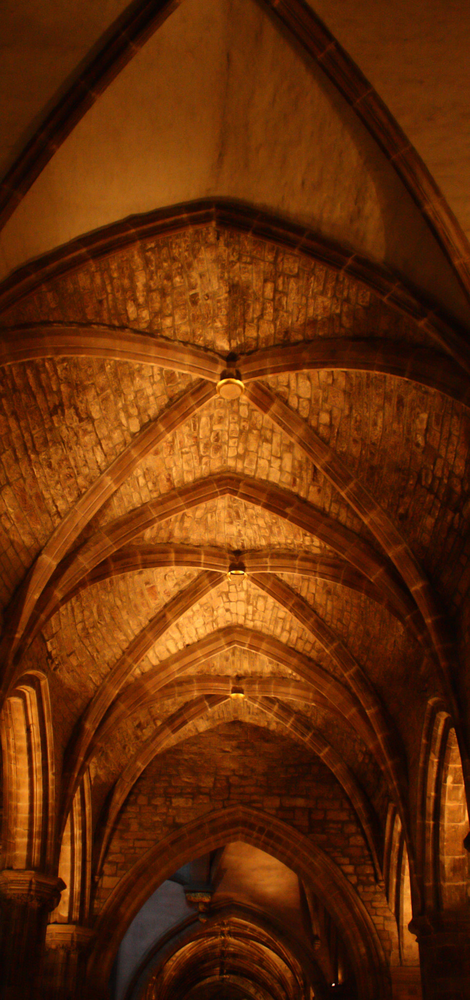 Canon EF-S 18-55mm F3.5-5.6 IS sample photo. St giles' cathedral photography