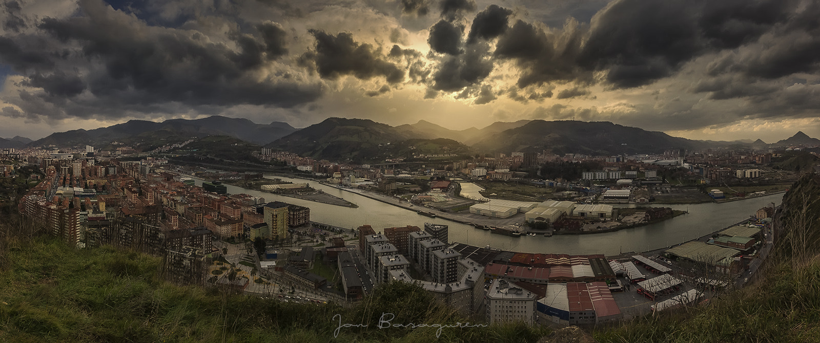 Canon EF-S 10-22mm F3.5-4.5 USM sample photo. River of bilbao photography