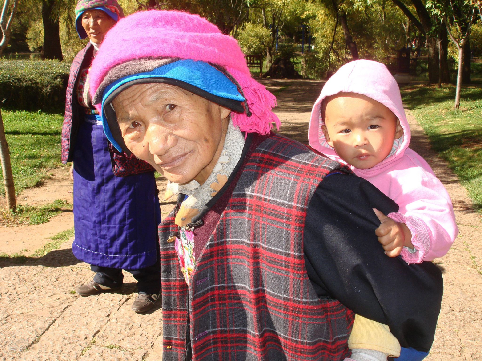 Sony DSC-W100 sample photo. Babysitting grandmother, china photography