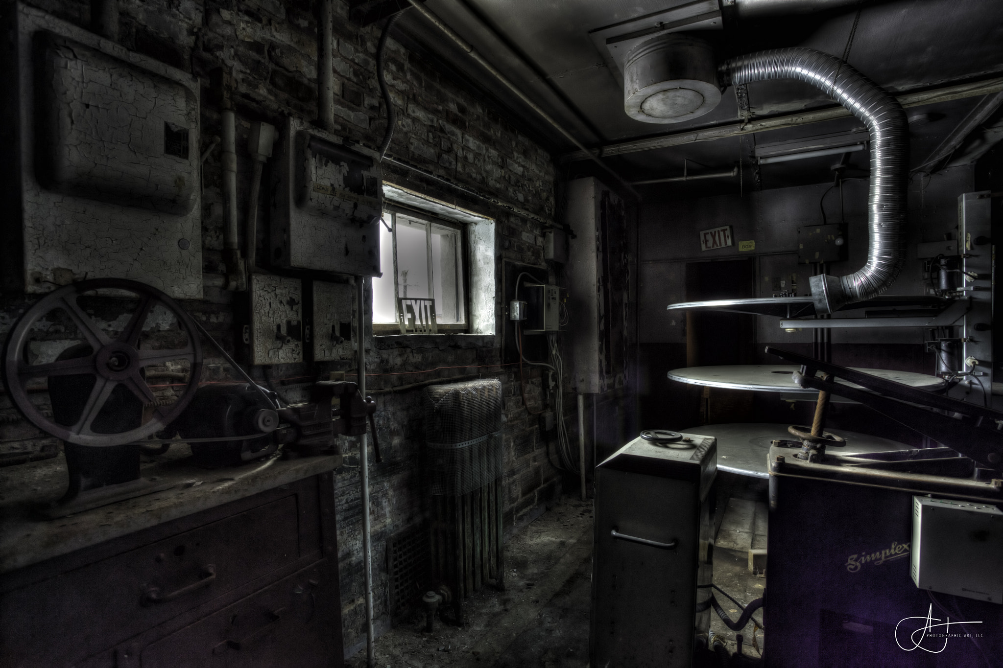 Canon EOS 5DS + Canon EF 17-40mm F4L USM sample photo. Vintage projector room photography
