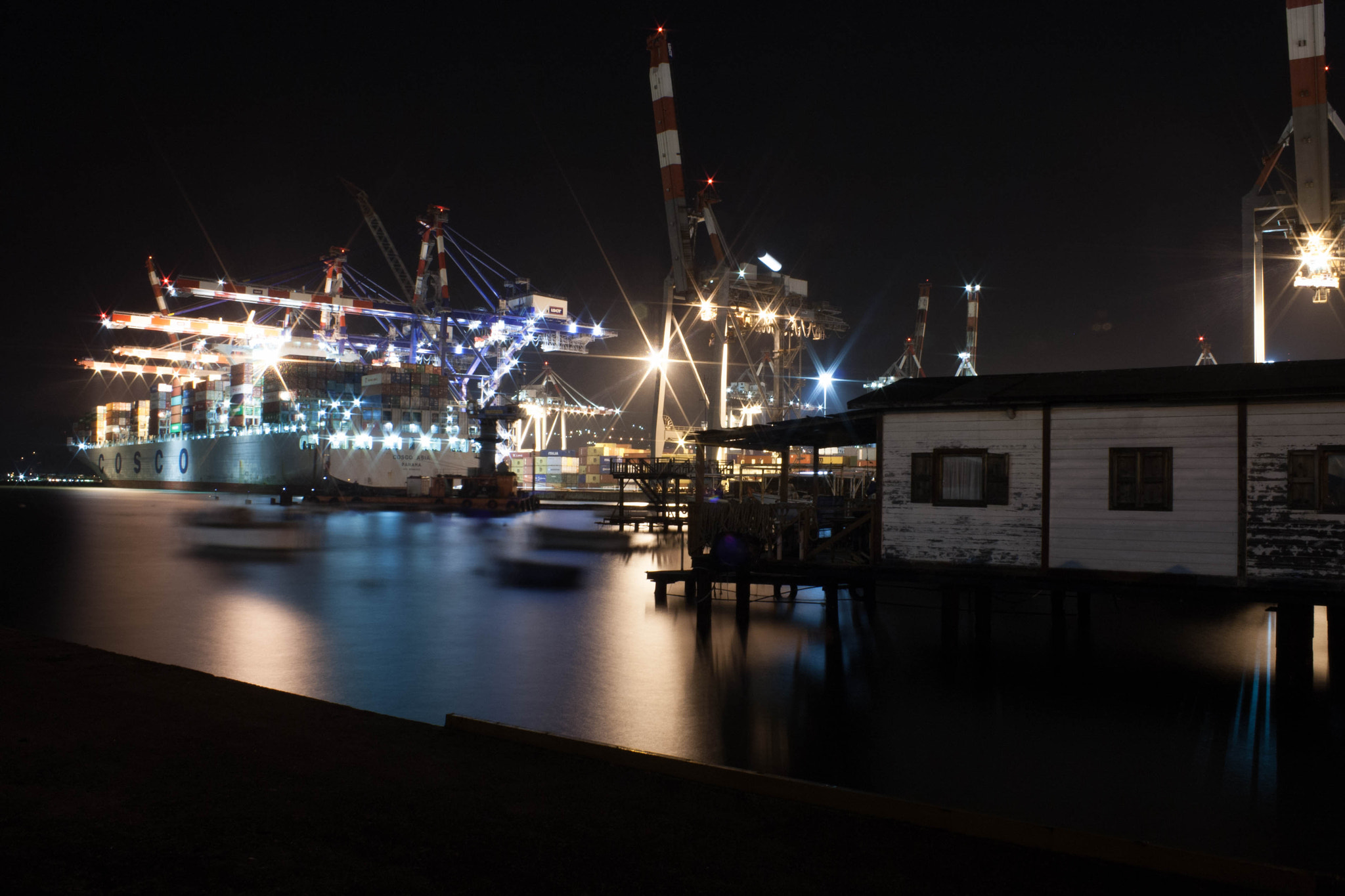 Canon EOS 1000D (EOS Digital Rebel XS / EOS Kiss F) sample photo. Cargo ship at night photography