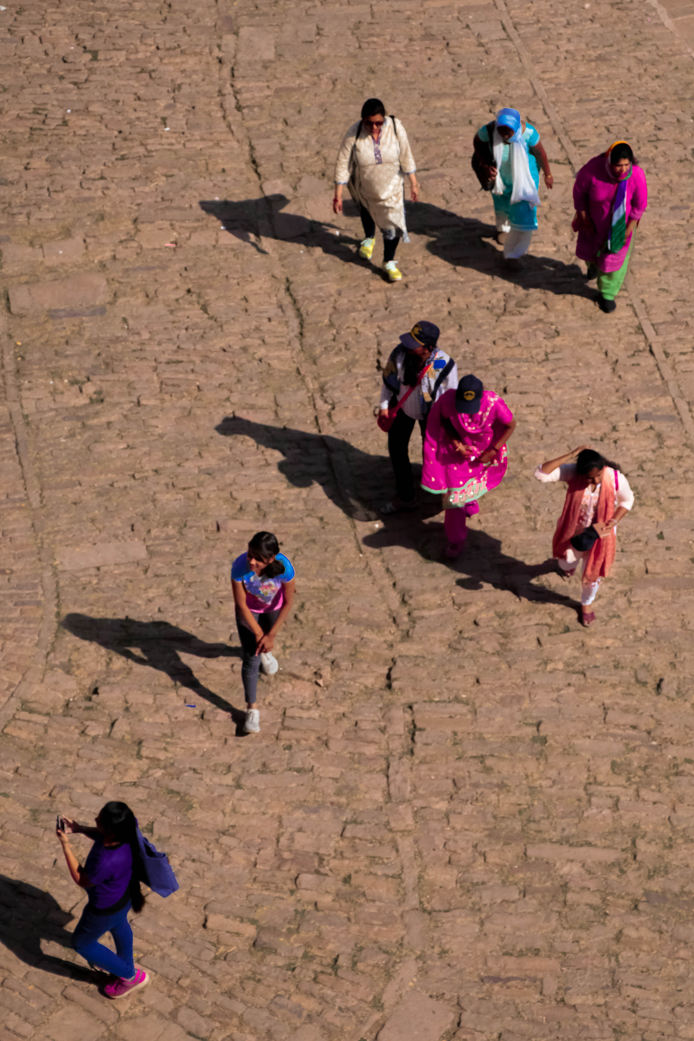 Canon EOS 760D (EOS Rebel T6s / EOS 8000D) + Canon EF-S 18-135mm F3.5-5.6 IS USM sample photo. Indian tourists photography