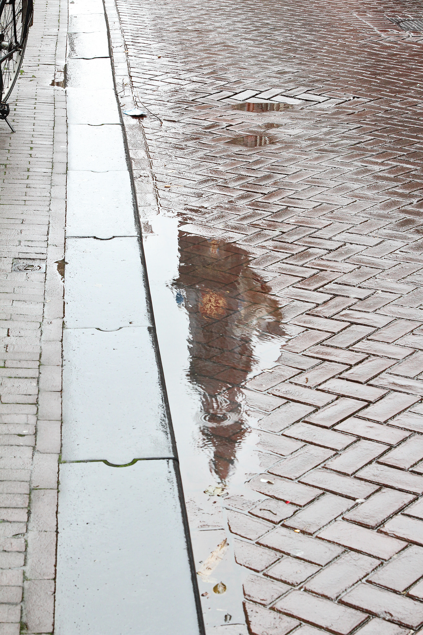 Canon EOS 600D (Rebel EOS T3i / EOS Kiss X5) + Canon EF 24-105mm F4L IS USM sample photo. De jordaan in de regen photography