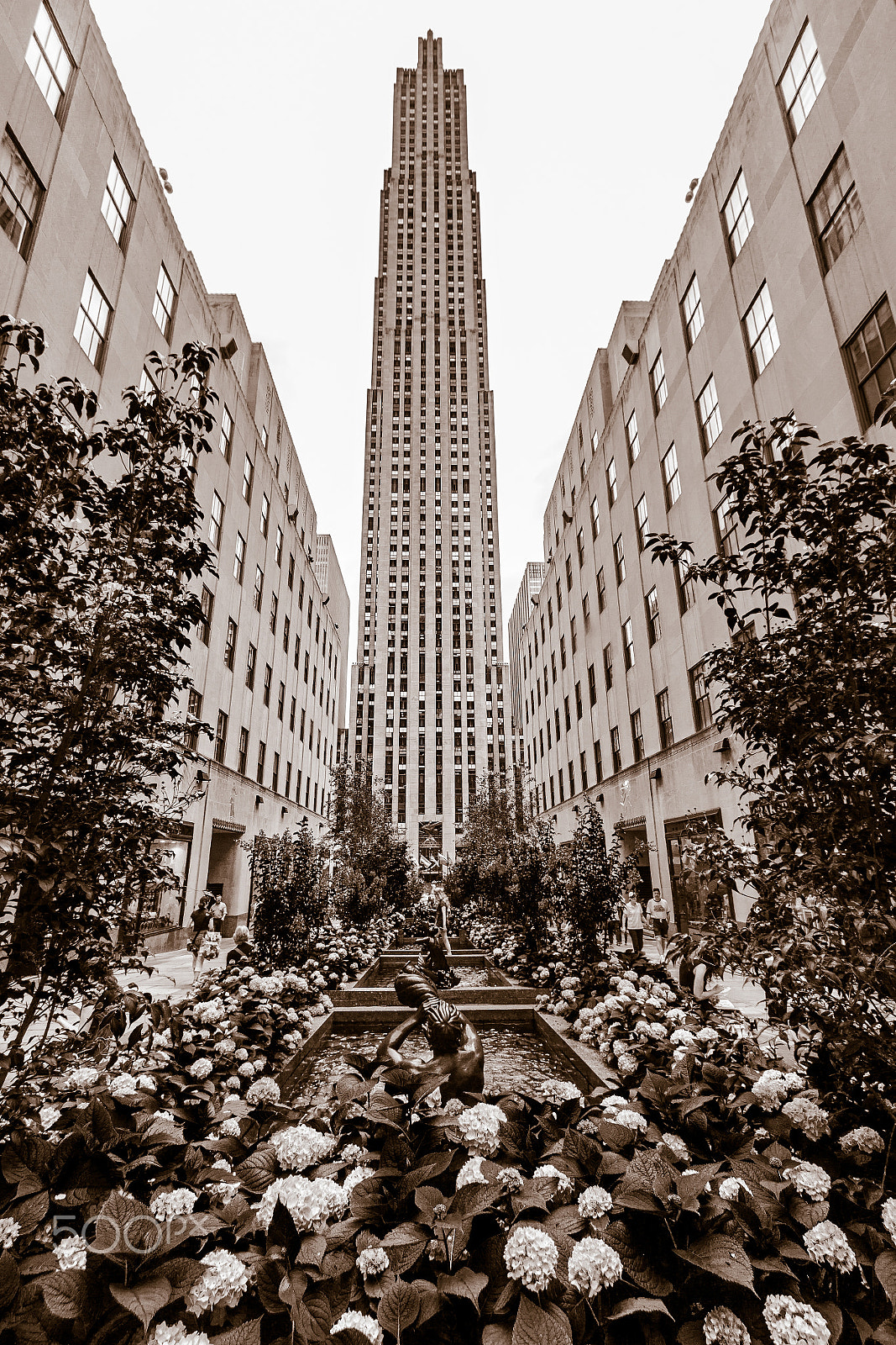 Canon EF-S 10-22mm F3.5-4.5 USM sample photo. Rockefeller center photography