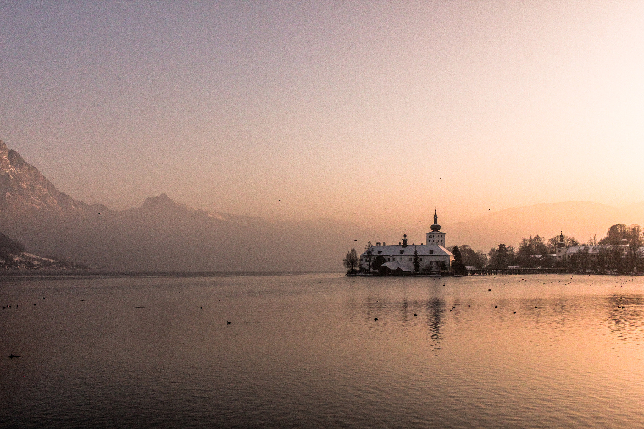 Canon EOS 550D (EOS Rebel T2i / EOS Kiss X4) + Canon EF-S 24mm F2.8 STM sample photo. Traunsee, austria photography