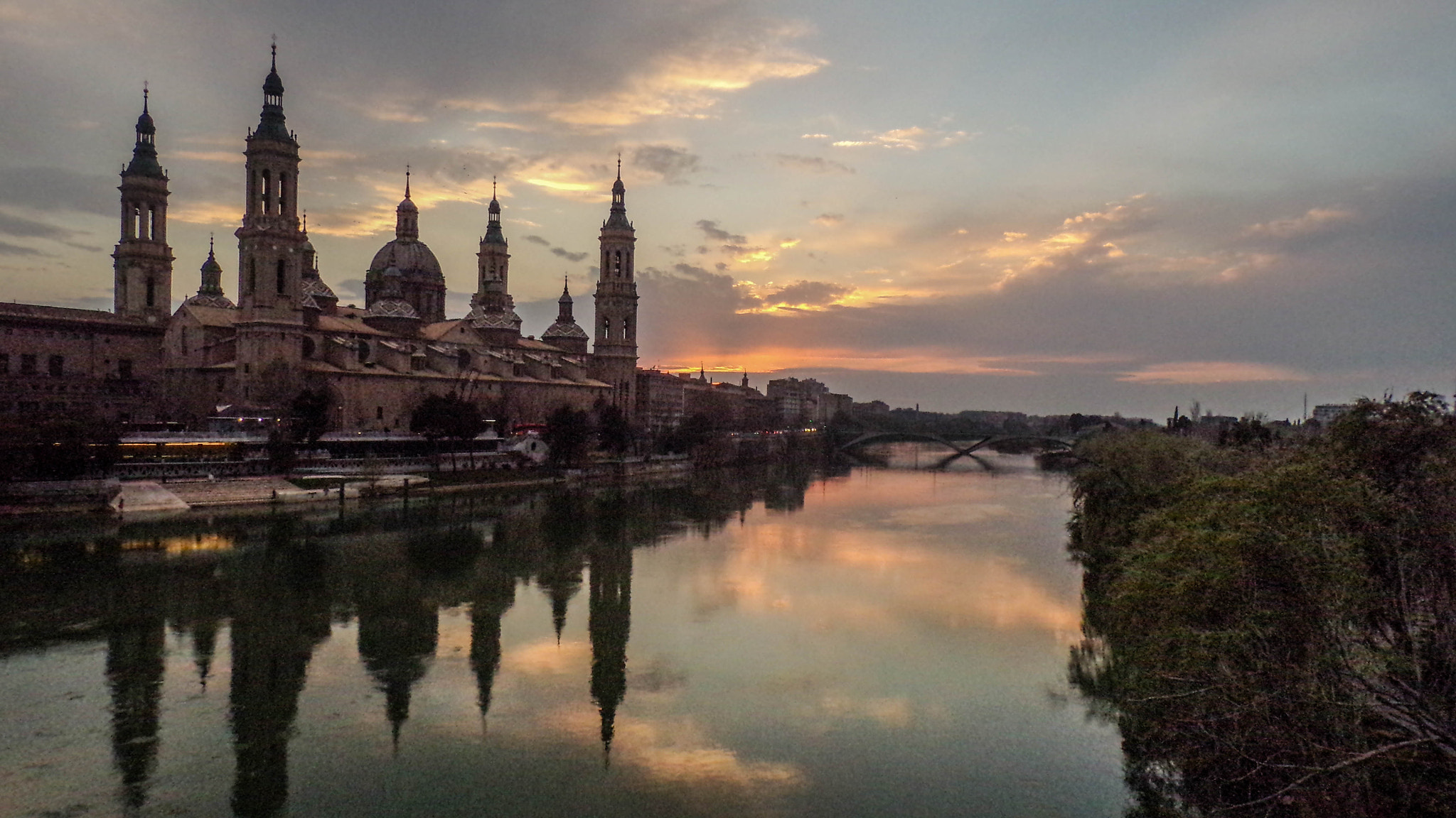 JK KODAK PIXPRO AZ421 sample photo. Zaragoza evening photography