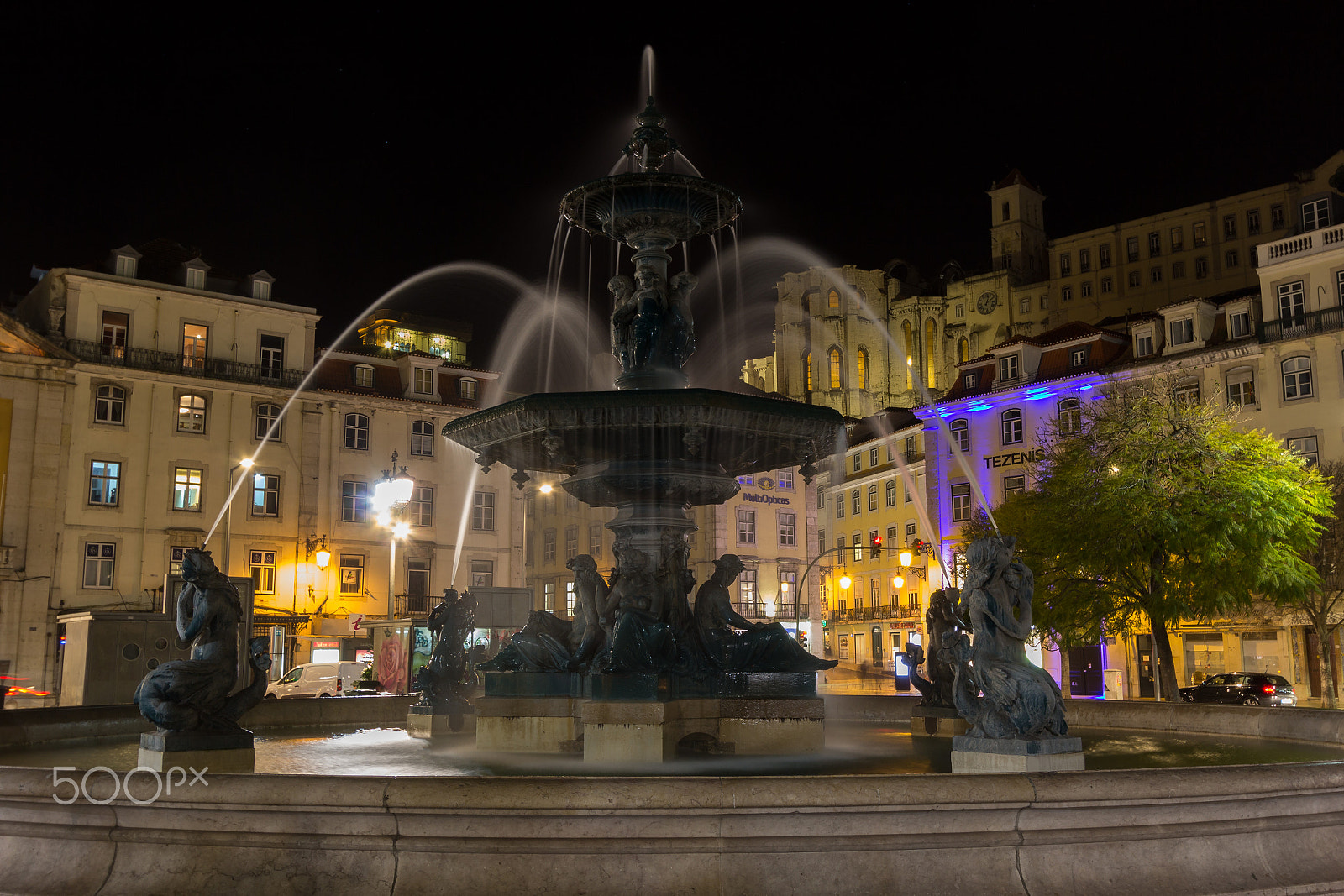 Canon EOS 60D + Canon EF-S 10-22mm F3.5-4.5 USM sample photo. Rossio square in lisbon photography