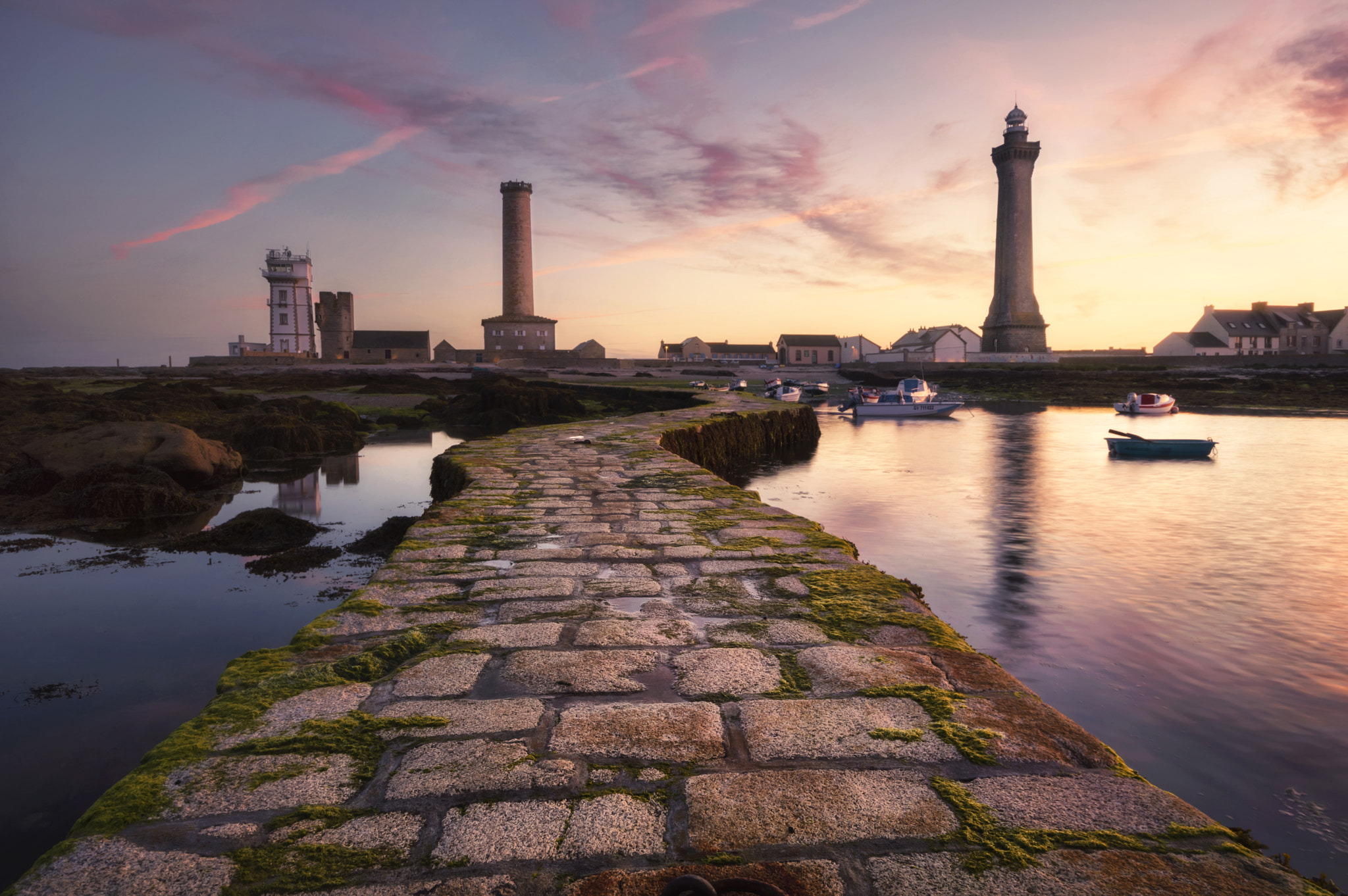 Sigma 10-20mm F4-5.6 EX DC HSM sample photo. Phare d'eckmühl photography