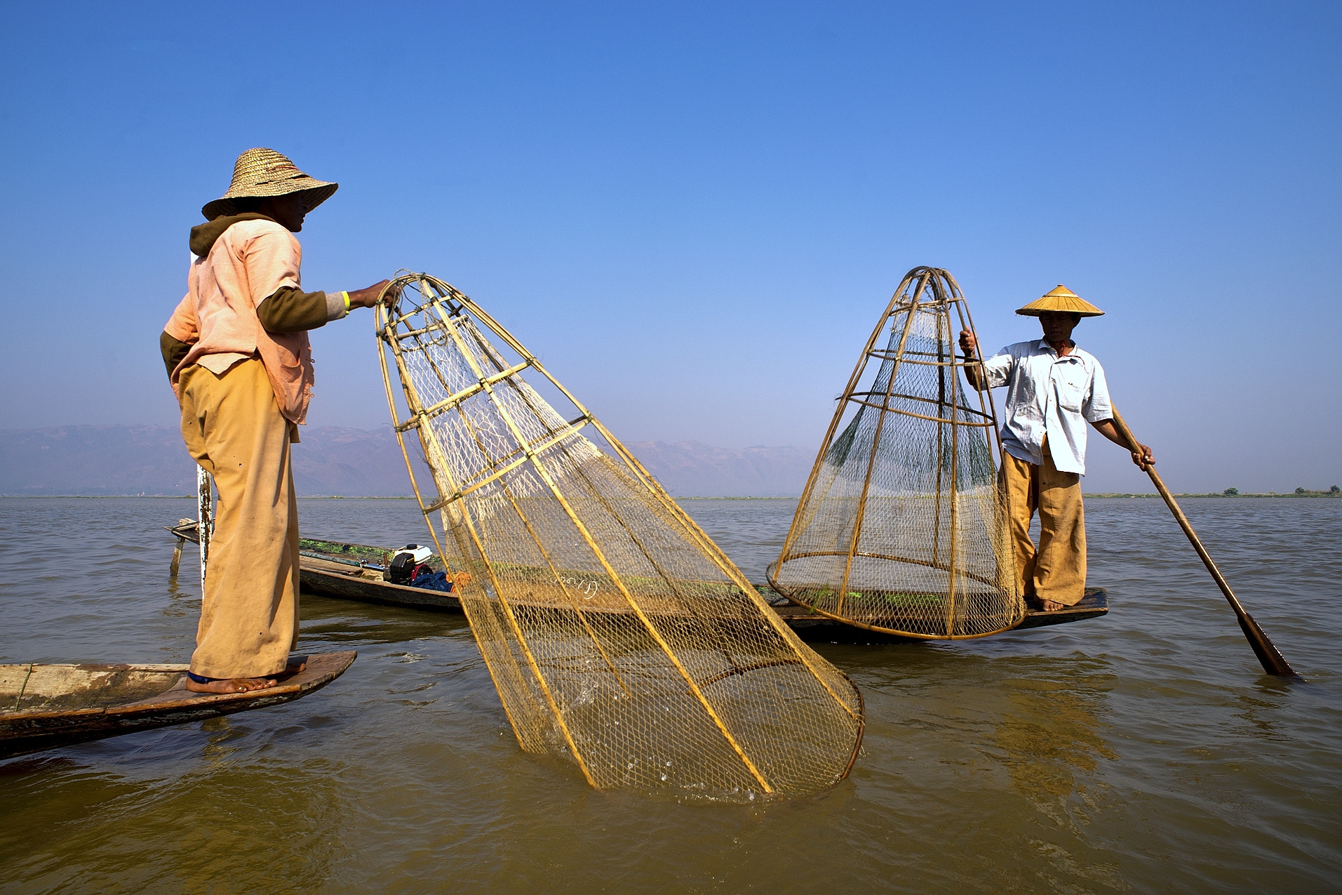 AF Nikkor 20mm f/2.8 sample photo. Fishermen at the lake photography