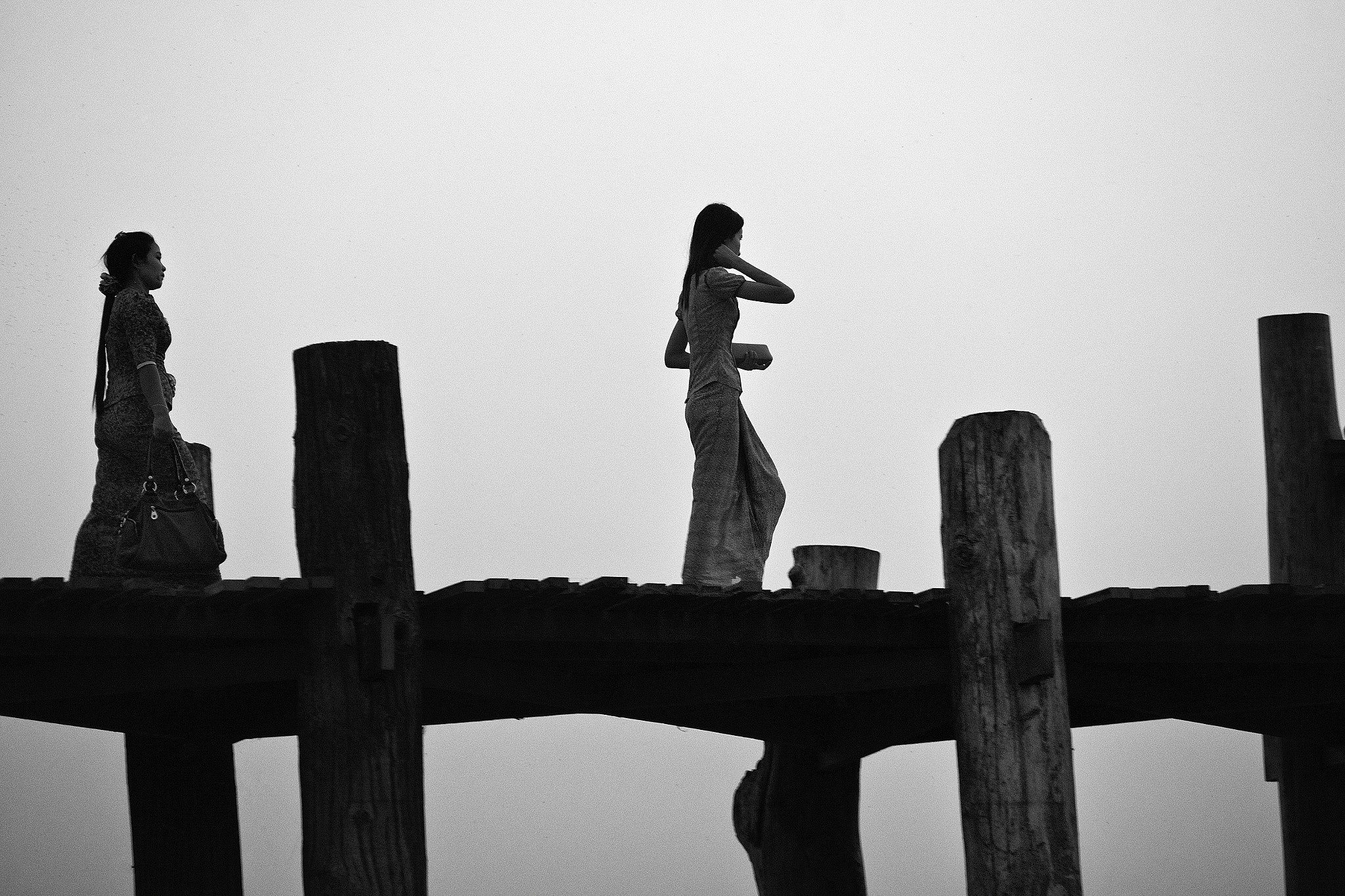 Nikon D800 + Nikon AF-Nikkor 80-200mm F2.8D ED sample photo. Women on the bridge photography