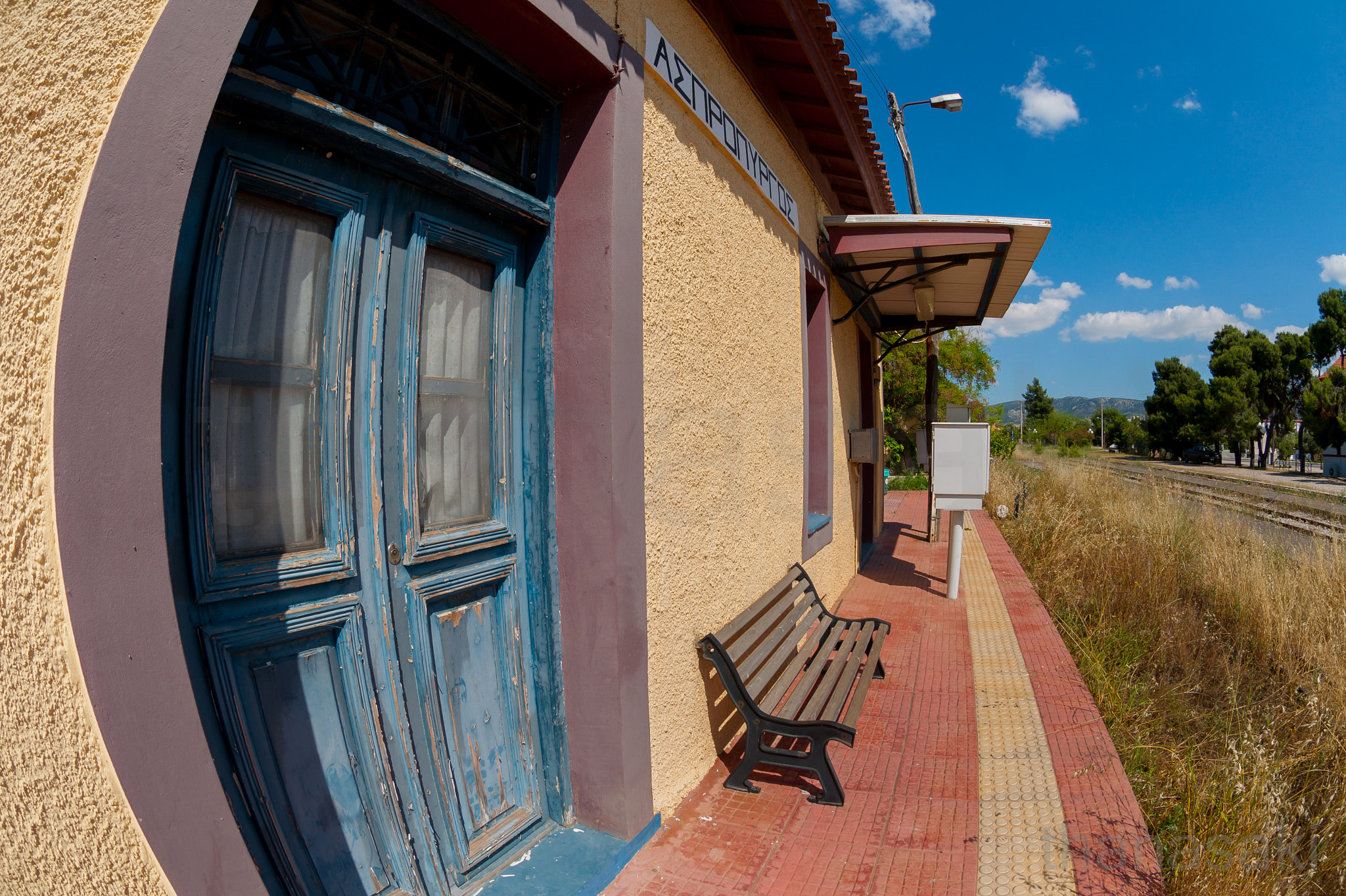 Nikon D90 + Nikon AF DX Fisheye-Nikkor 10.5mm F2.8G ED sample photo. Slow train ... photography