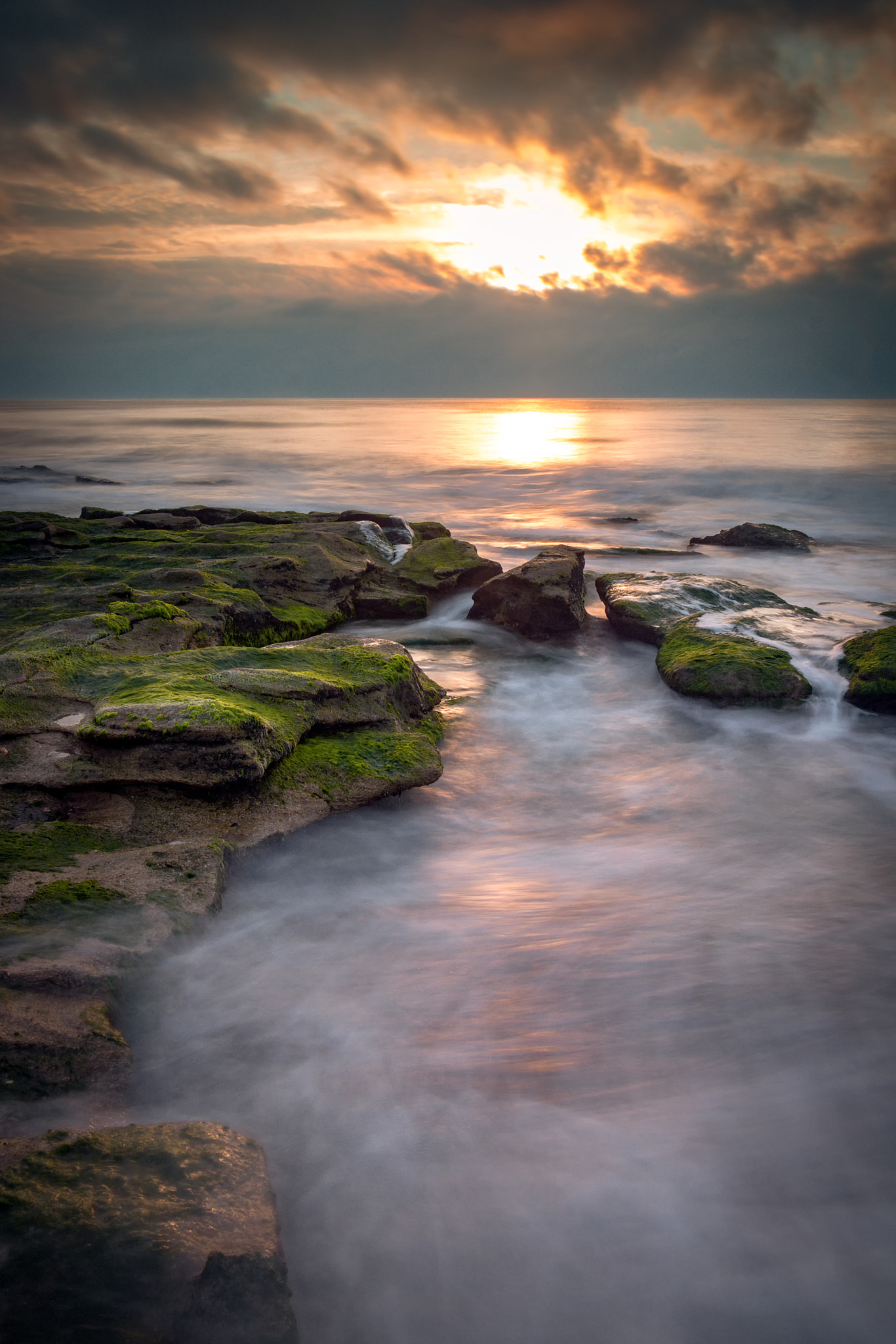 Canon EOS 750D (EOS Rebel T6i / EOS Kiss X8i) sample photo. Sunrise at the coquina rocks photography