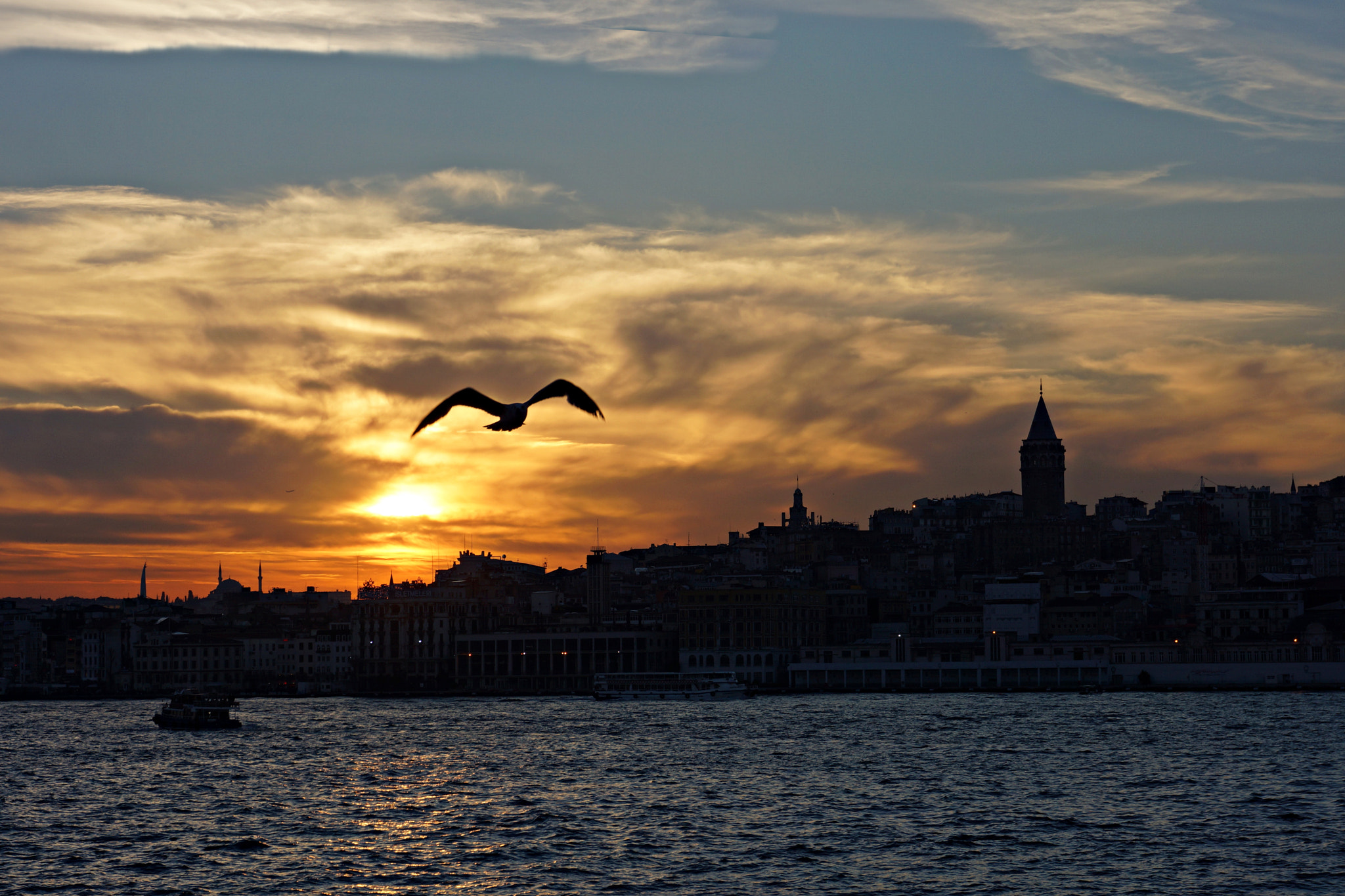 Sony Alpha NEX-7 + Sony E 18-55mm F3.5-5.6 OSS sample photo. Istanbul, turkey - crossing the bosphorus at sunse photography